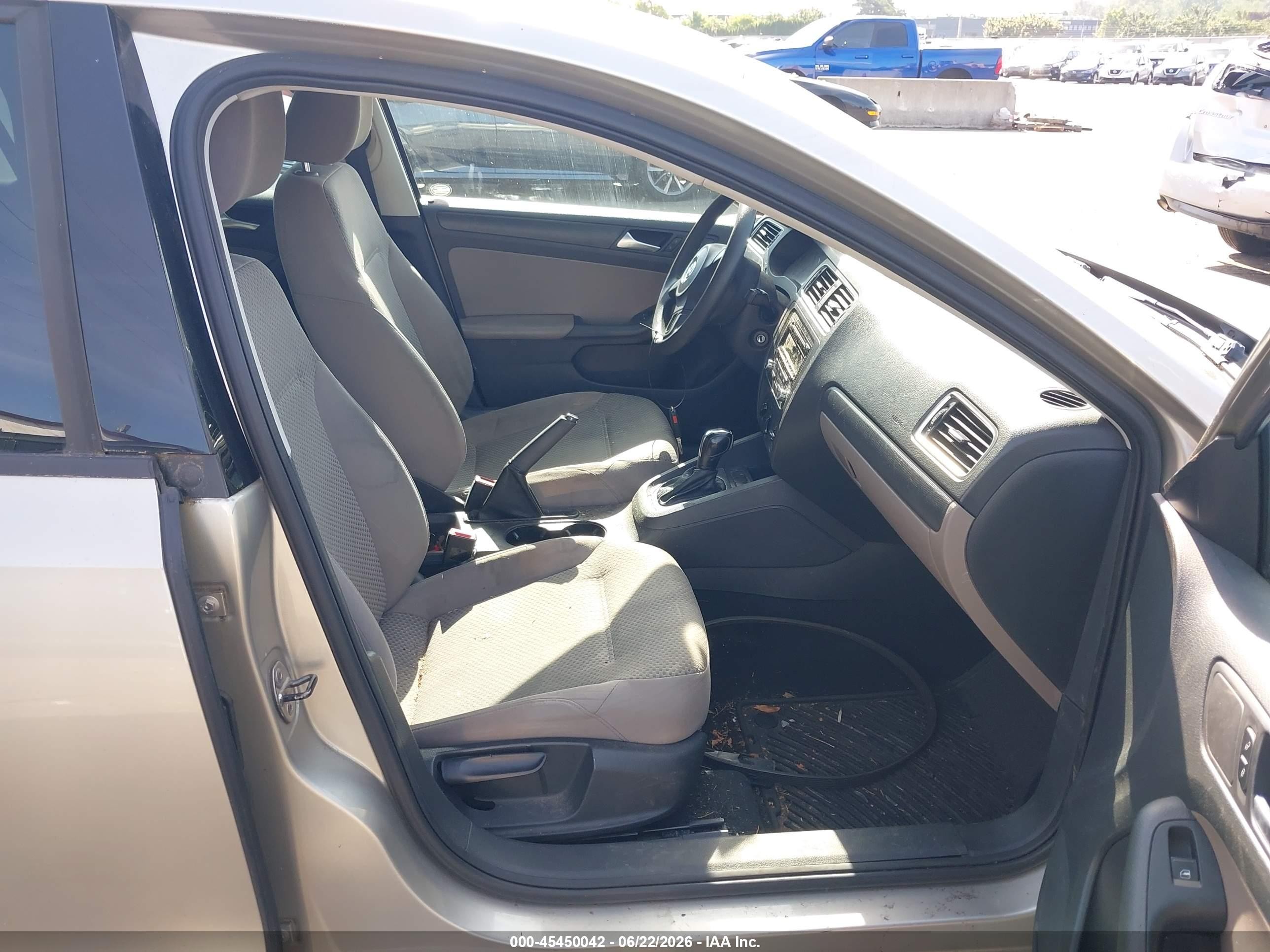 2013 Volkswagen Jetta 2.0l S Gold vin: 3VW2K7AJ4DM218218
