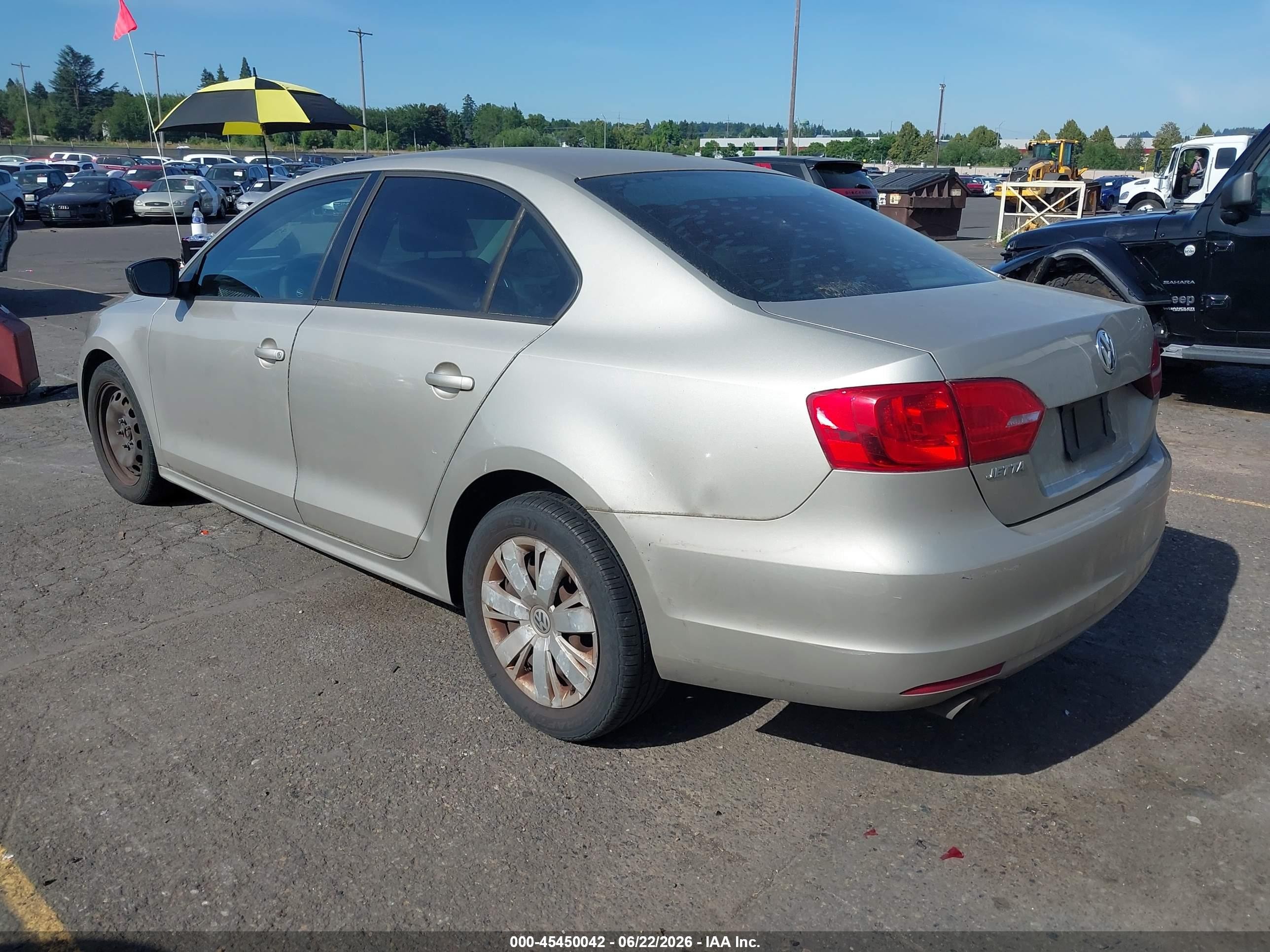 2013 Volkswagen Jetta 2.0l S Gold vin: 3VW2K7AJ4DM218218