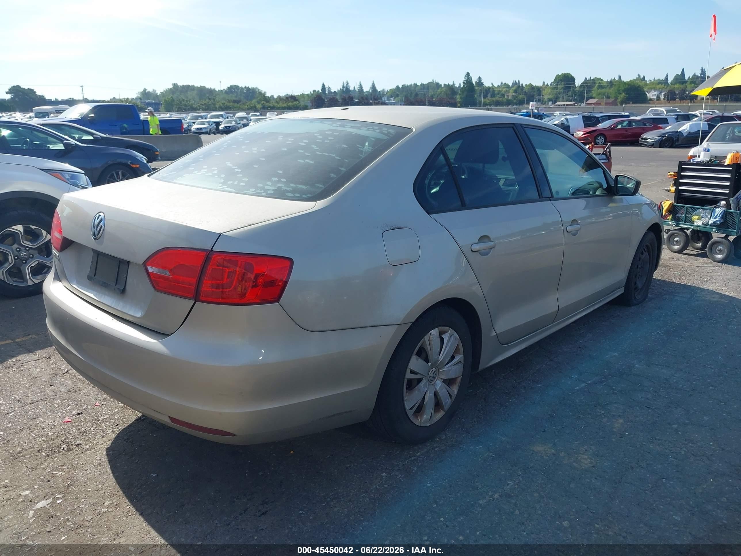 2013 Volkswagen Jetta 2.0l S Gold vin: 3VW2K7AJ4DM218218