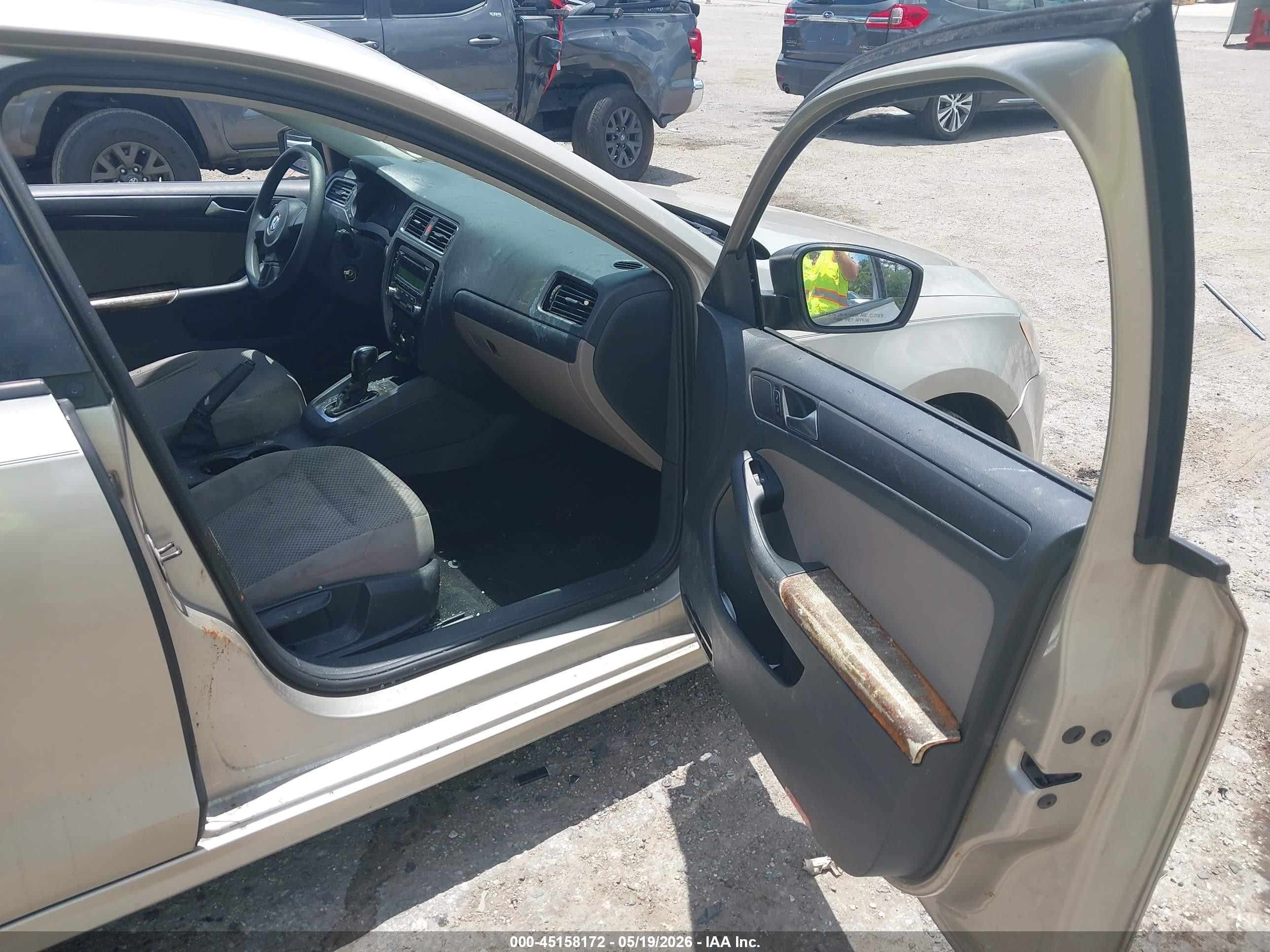 2013 Volkswagen Jetta 2.0l S Beige vin: 3VW2K7AJ4DM219255