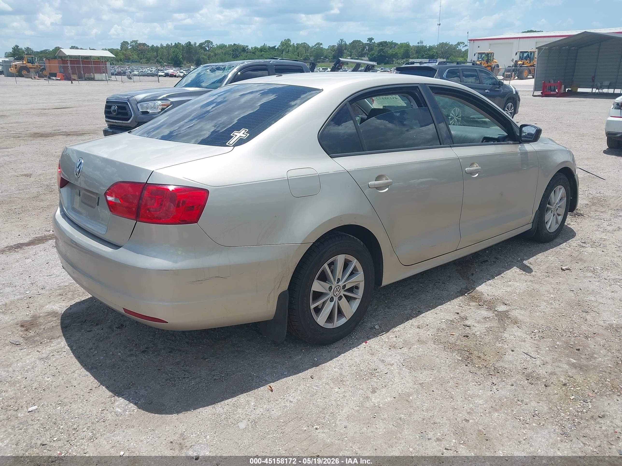 2013 Volkswagen Jetta 2.0l S Beige vin: 3VW2K7AJ4DM219255
