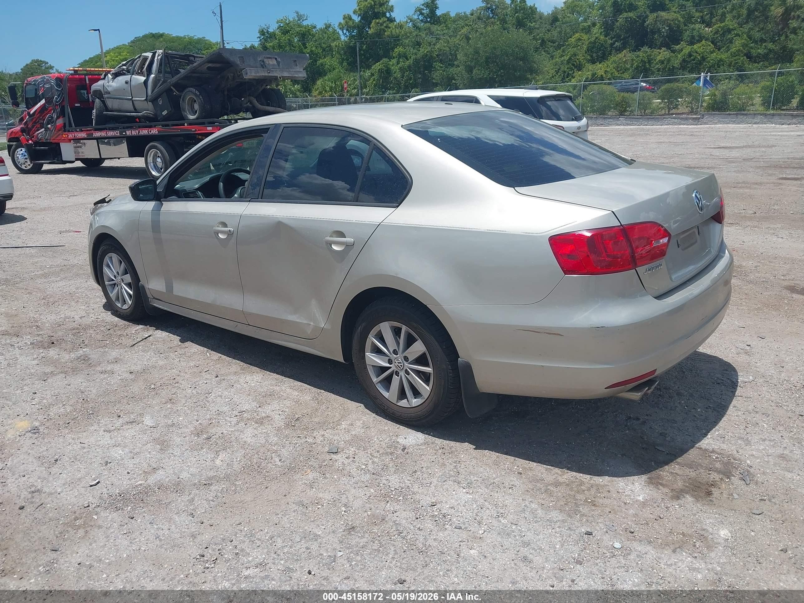 2013 Volkswagen Jetta 2.0l S Beige vin: 3VW2K7AJ4DM219255