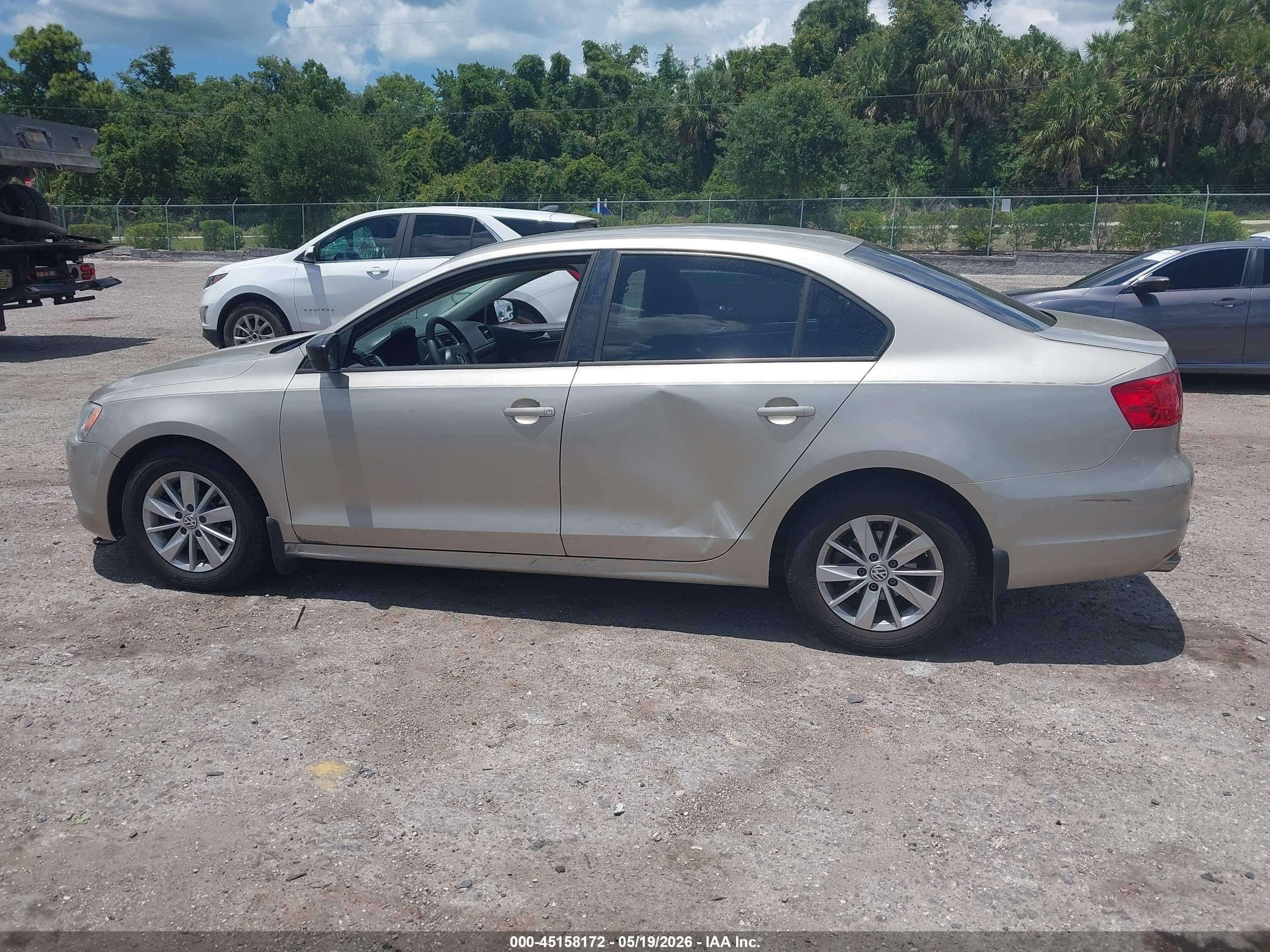 2013 Volkswagen Jetta 2.0l S Beige vin: 3VW2K7AJ4DM219255