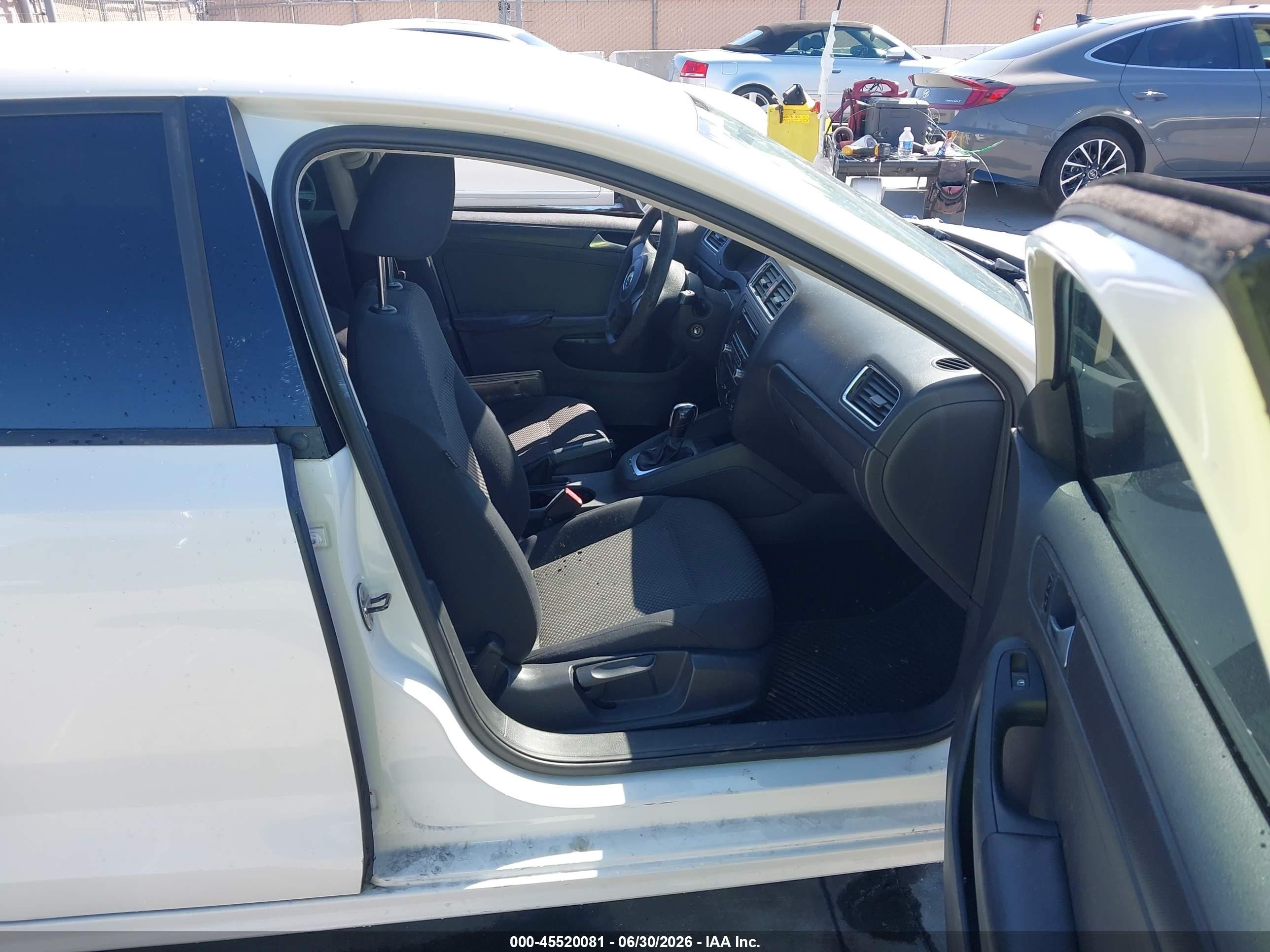 2013 Volkswagen Jetta 2.0l S White vin: 3VW2K7AJ4DM390376