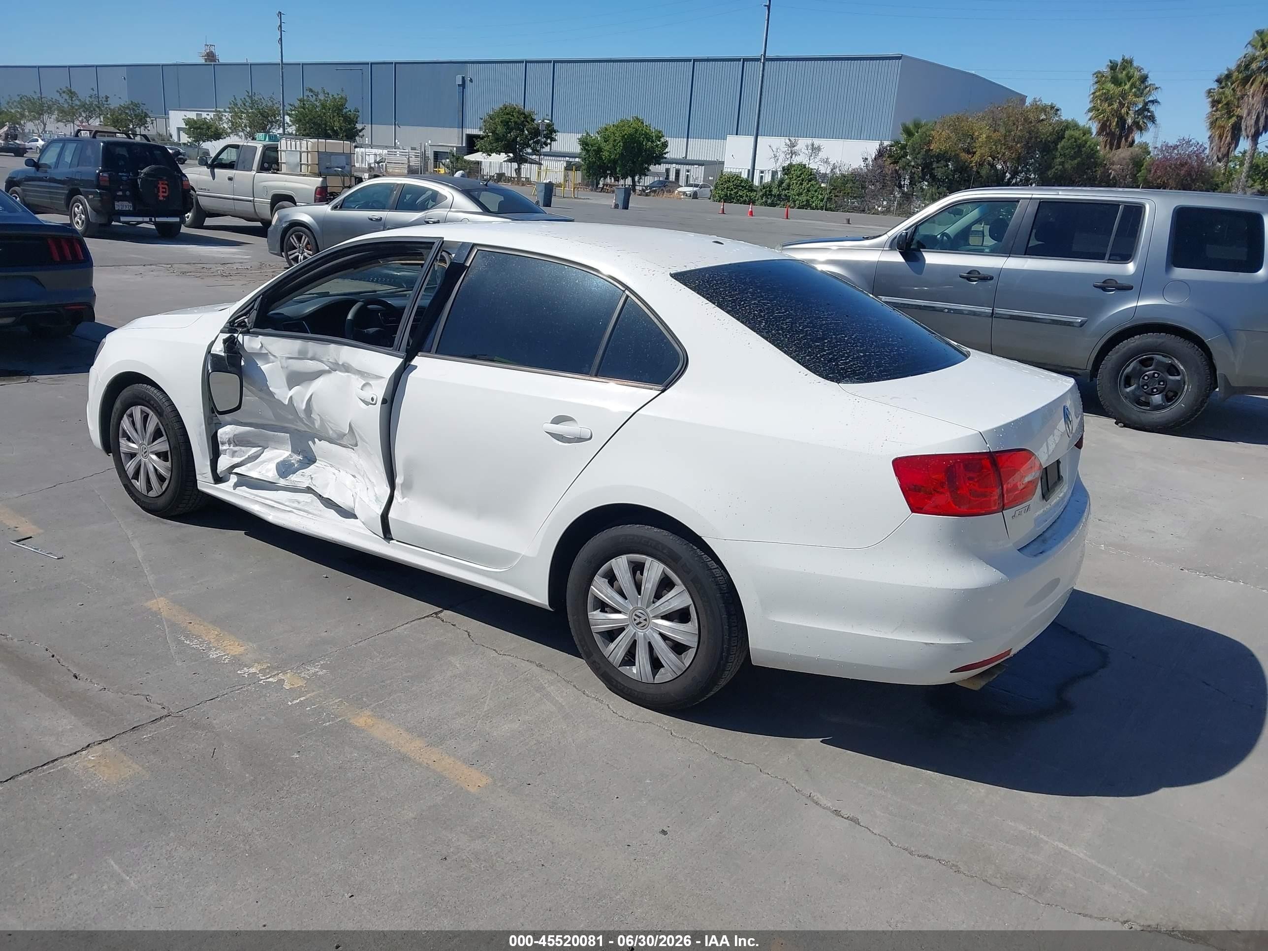 2013 Volkswagen Jetta 2.0l S White vin: 3VW2K7AJ4DM390376