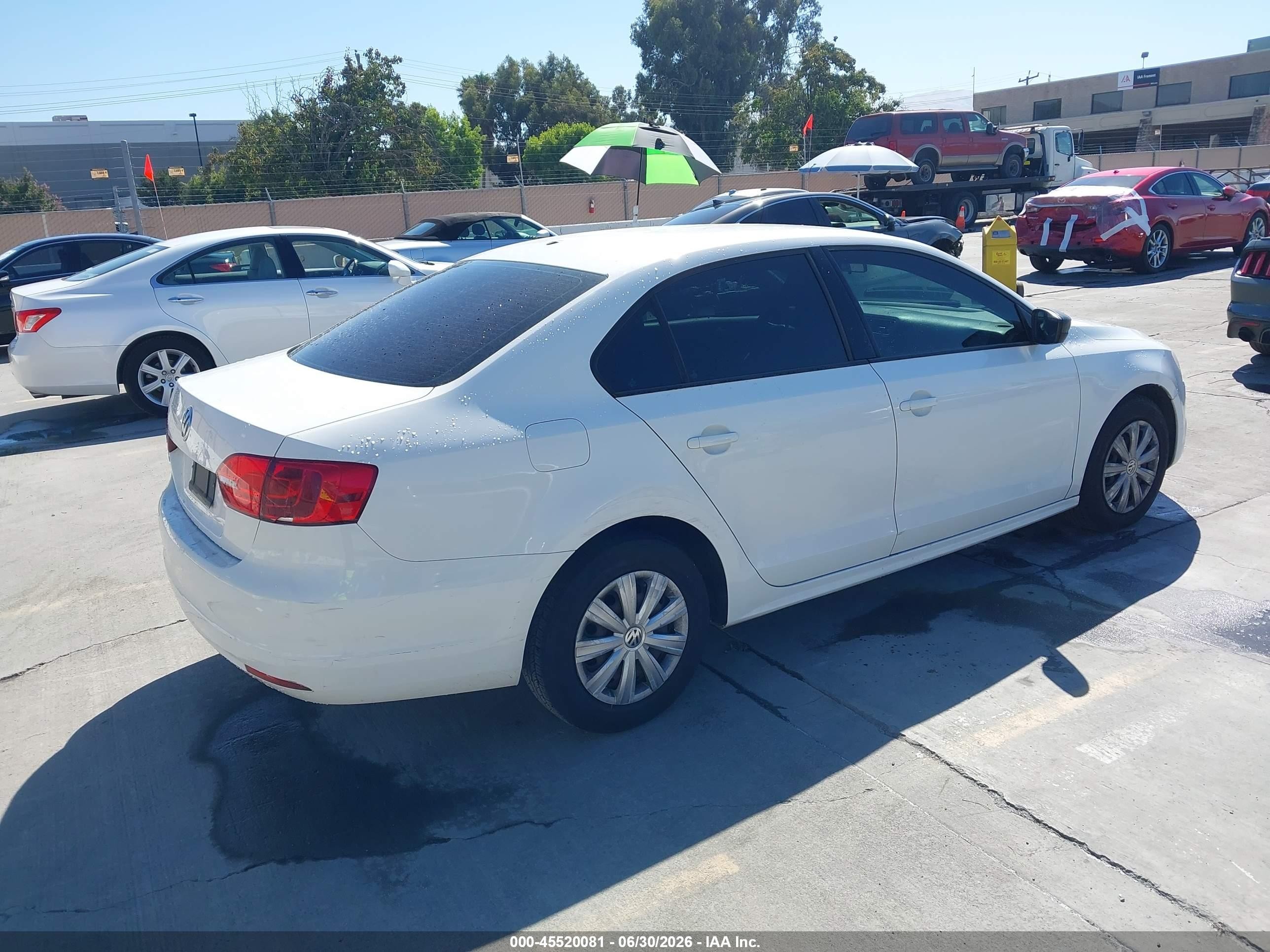 2013 Volkswagen Jetta 2.0l S White vin: 3VW2K7AJ4DM390376