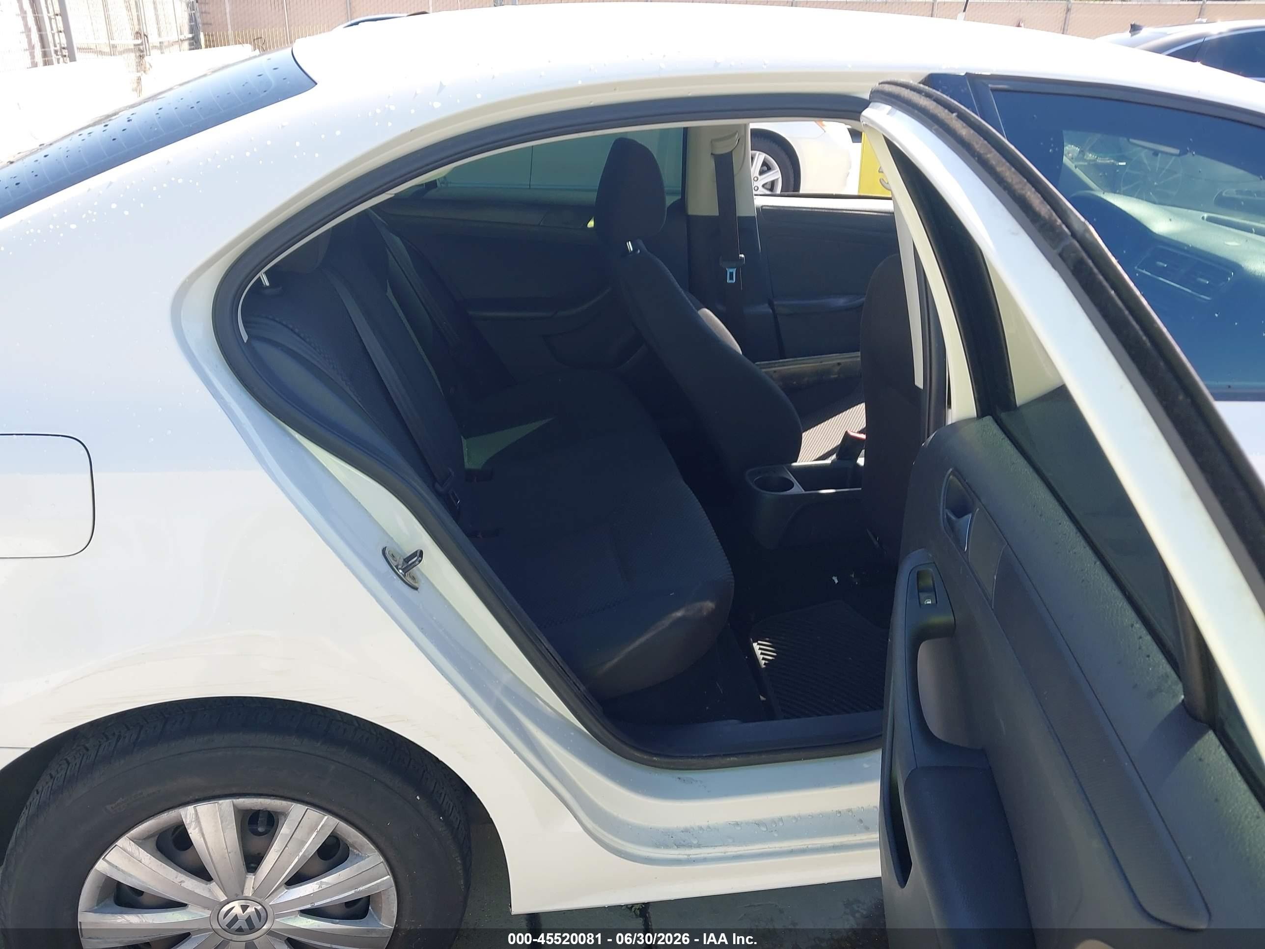 2013 Volkswagen Jetta 2.0l S White vin: 3VW2K7AJ4DM390376