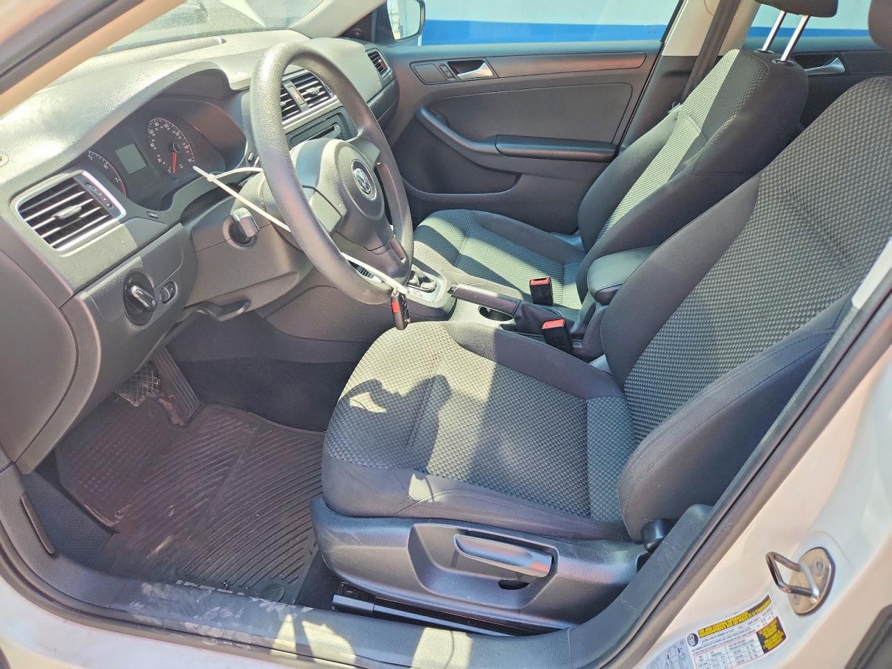 2014 Volkswagen Jetta Base White vin: 3VW2K7AJ4EM432756