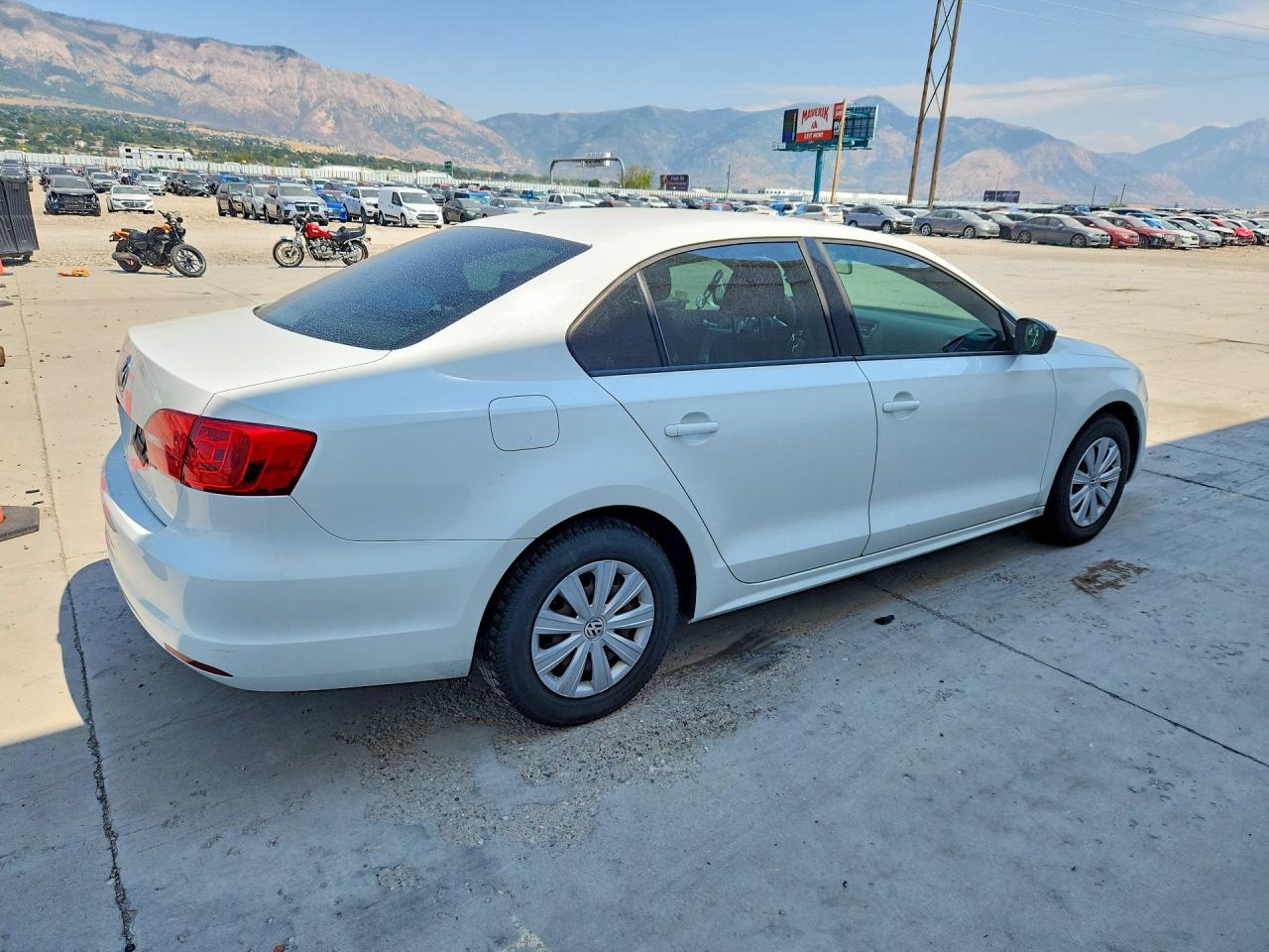 2014 Volkswagen Jetta Base White vin: 3VW2K7AJ4EM432756