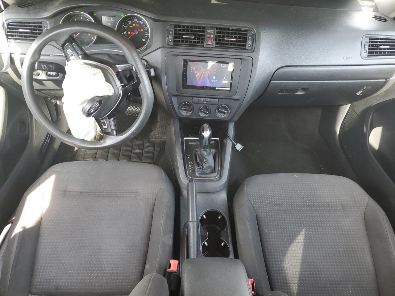 2015 Volkswagen Jetta Base White vin: 3VW2K7AJ4FM223714