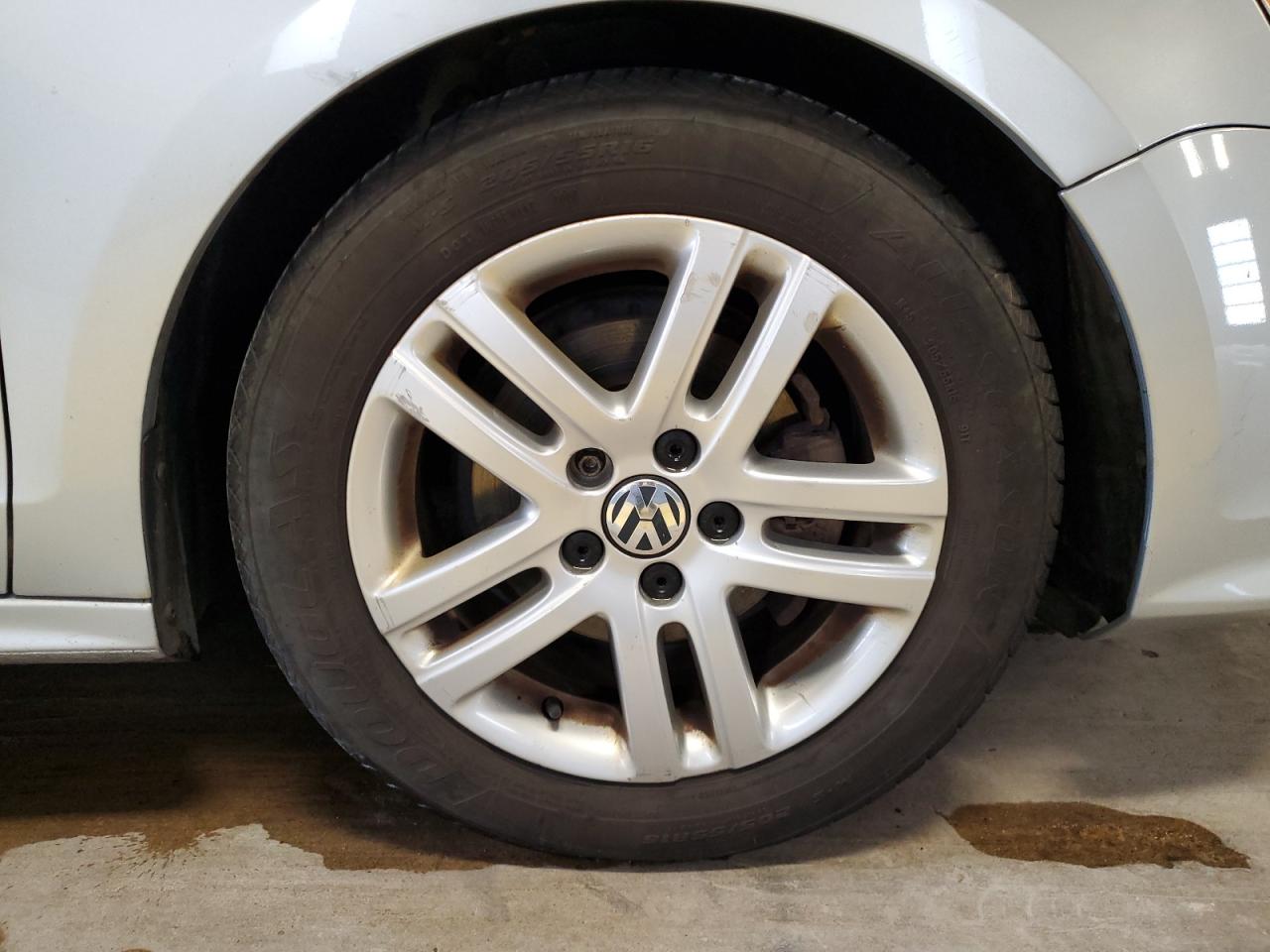 2015 Volkswagen Jetta Base Silver vin: 3VW2K7AJ4FM248967 Damage: Right Front Wheel, Curb Rash, > 12 Inches