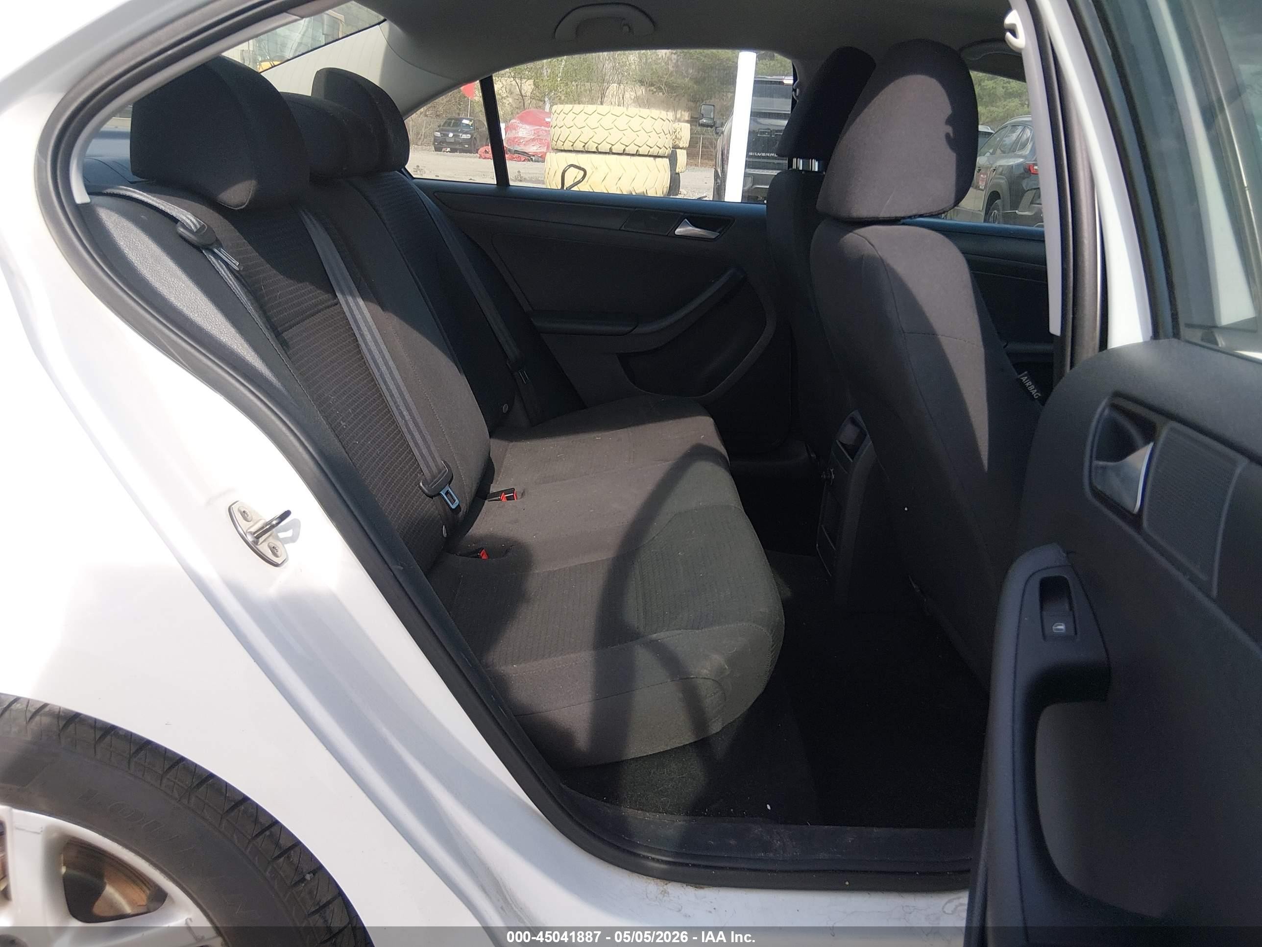 2015 Volkswagen Jetta 2.0l S White vin: 3VW2K7AJ4FM350527