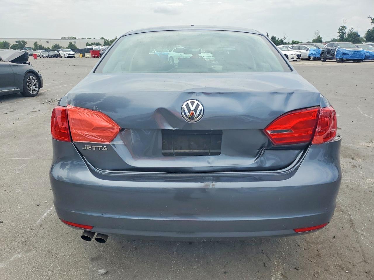 2011 Volkswagen Jetta Base Gray vin: 3VW2K7AJ5BM066253