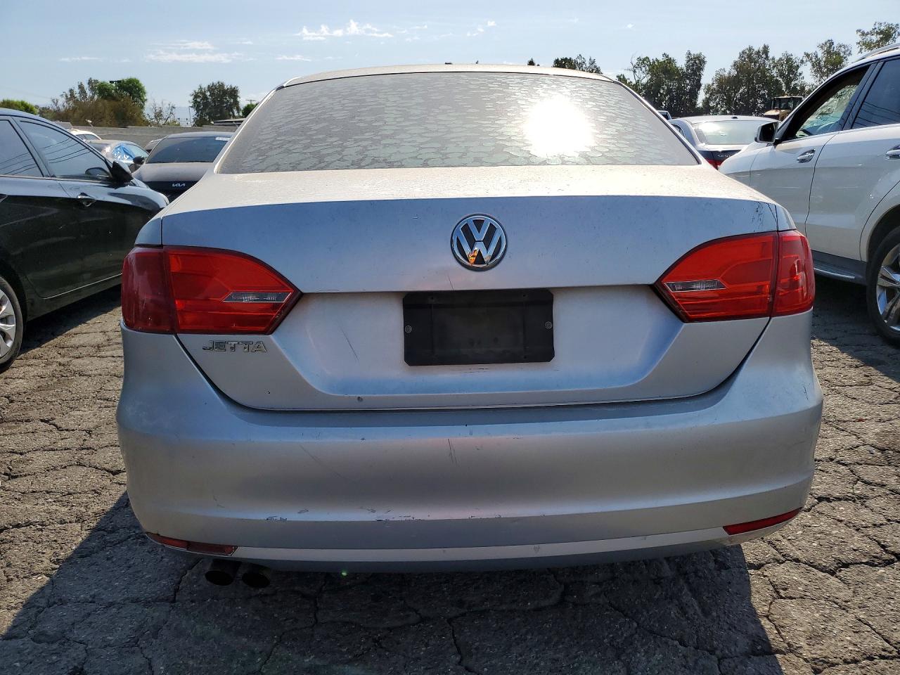 2012 Volkswagen Jetta Base Silver vin: 3VW2K7AJ5CM353352