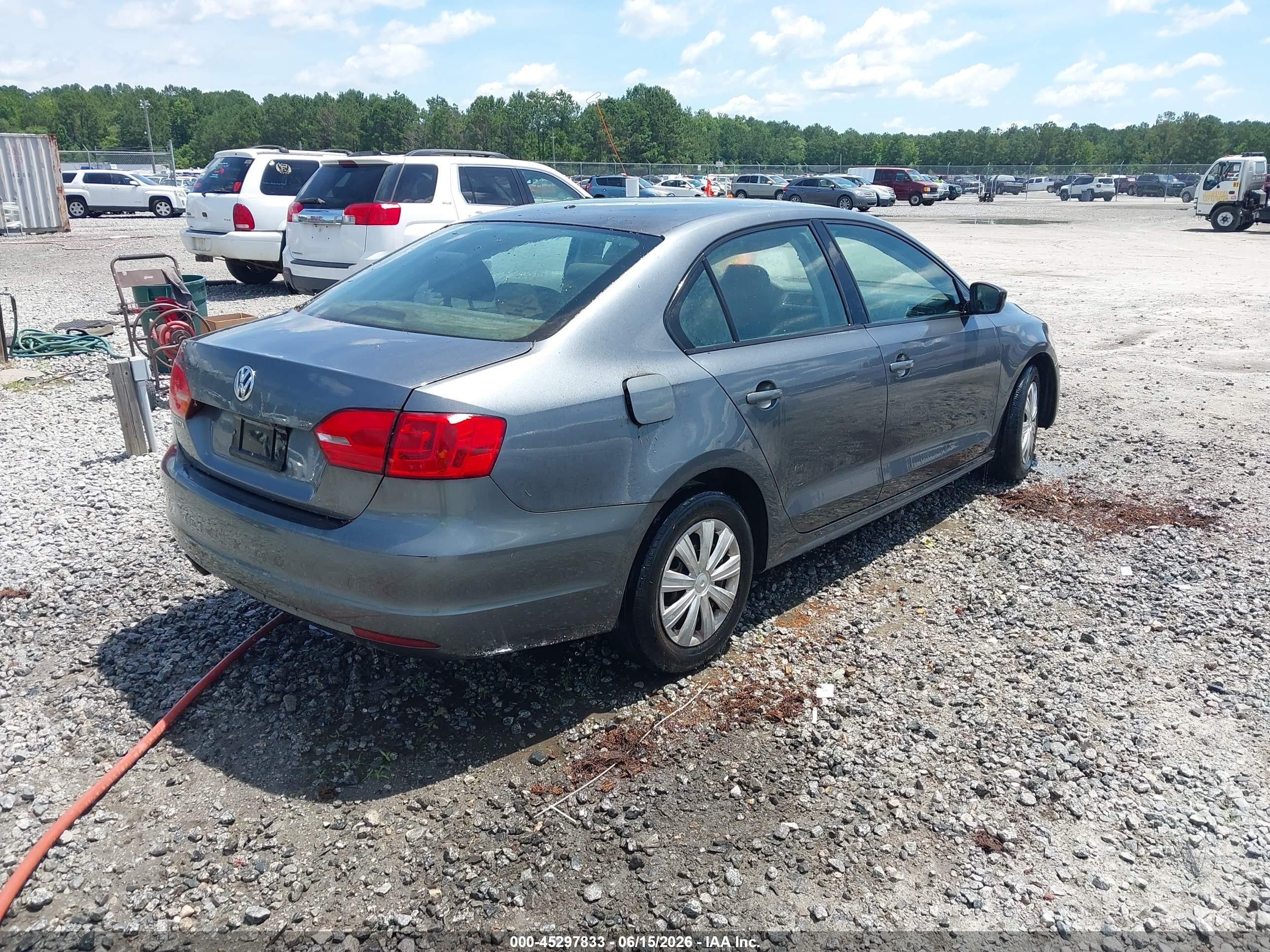 2013 Volkswagen Jetta 2.0l S Silver vin: 3VW2K7AJ5DM207714