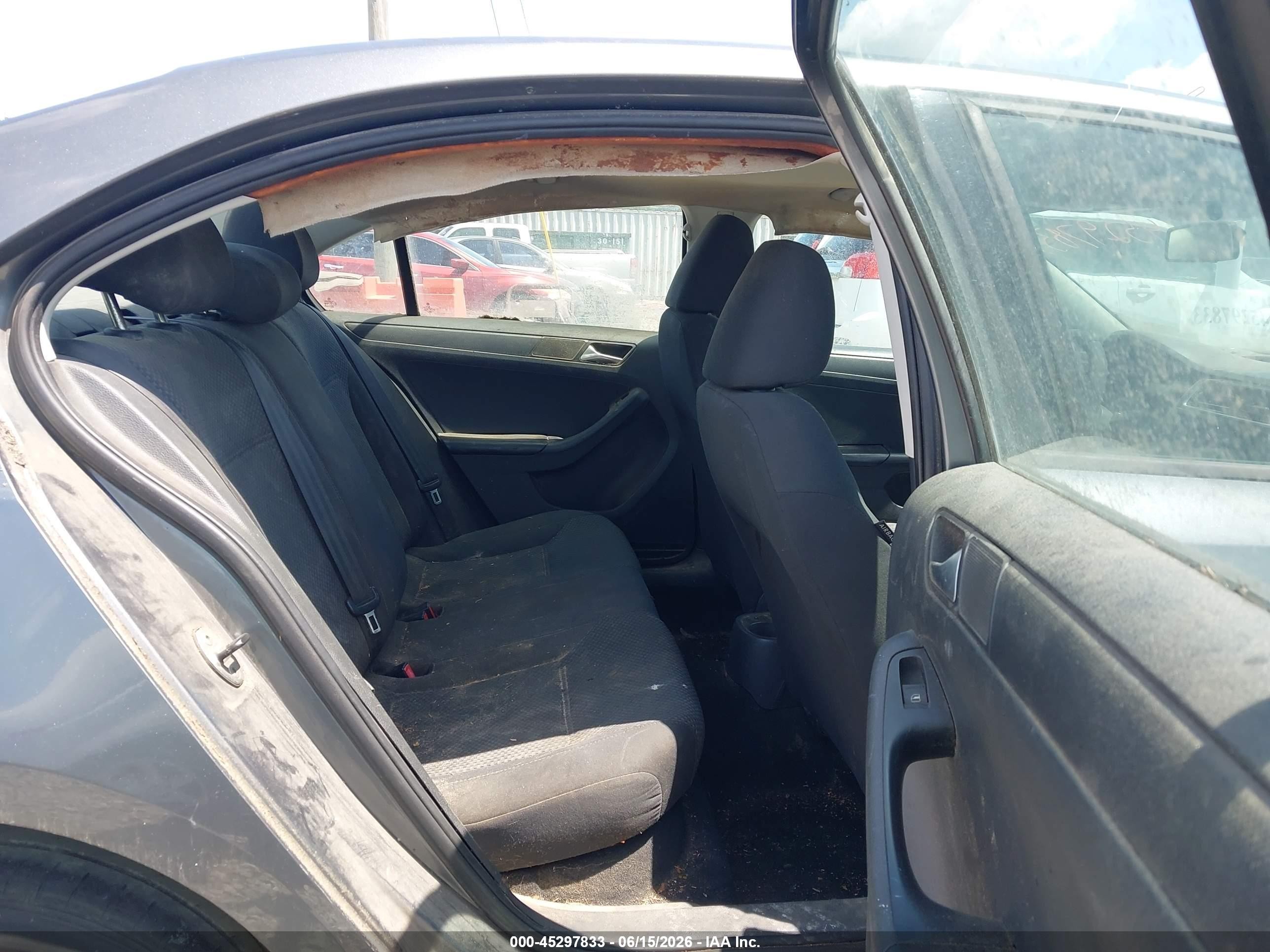 2013 Volkswagen Jetta 2.0l S Silver vin: 3VW2K7AJ5DM207714