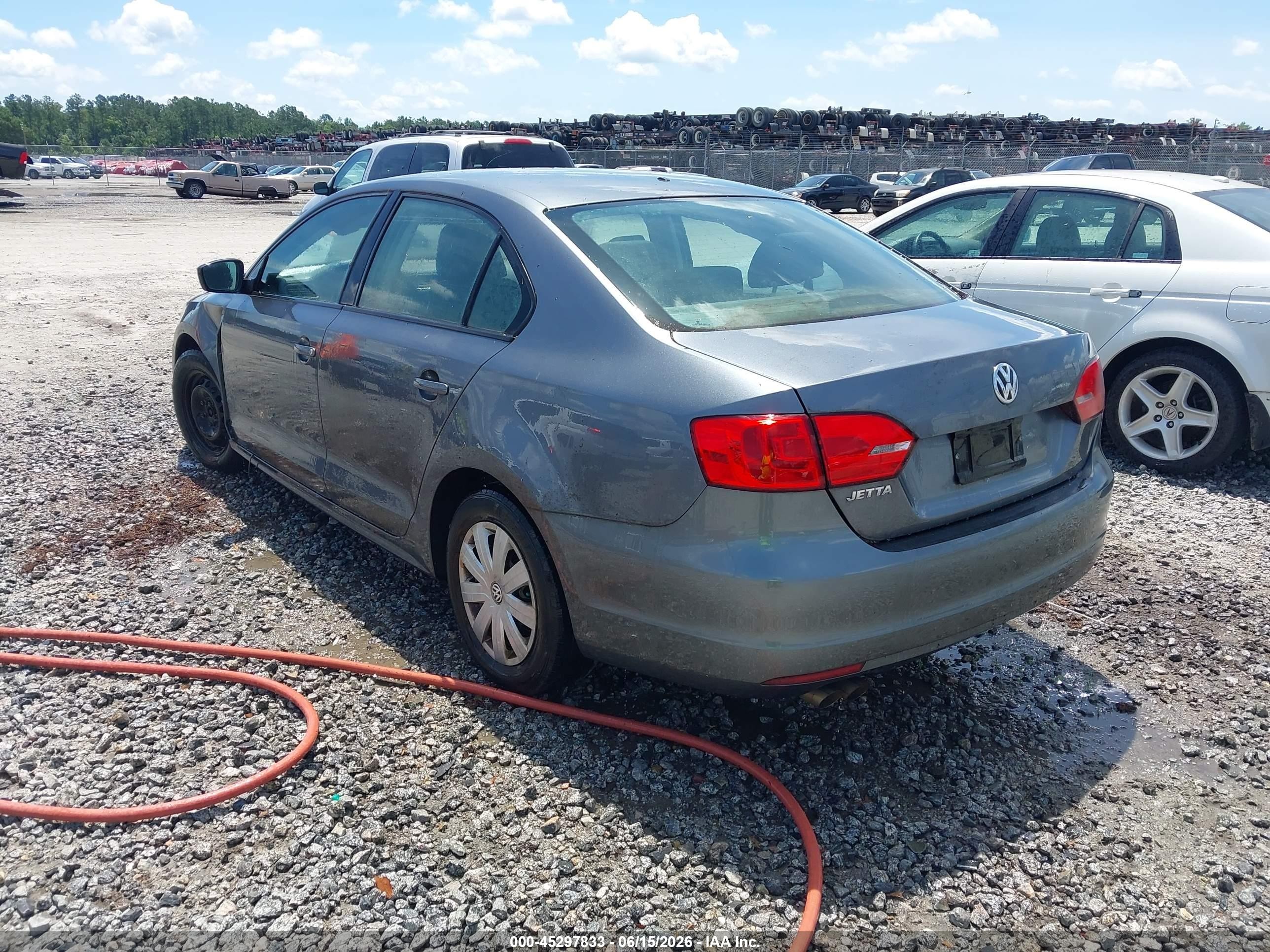 2013 Volkswagen Jetta 2.0l S Silver vin: 3VW2K7AJ5DM207714
