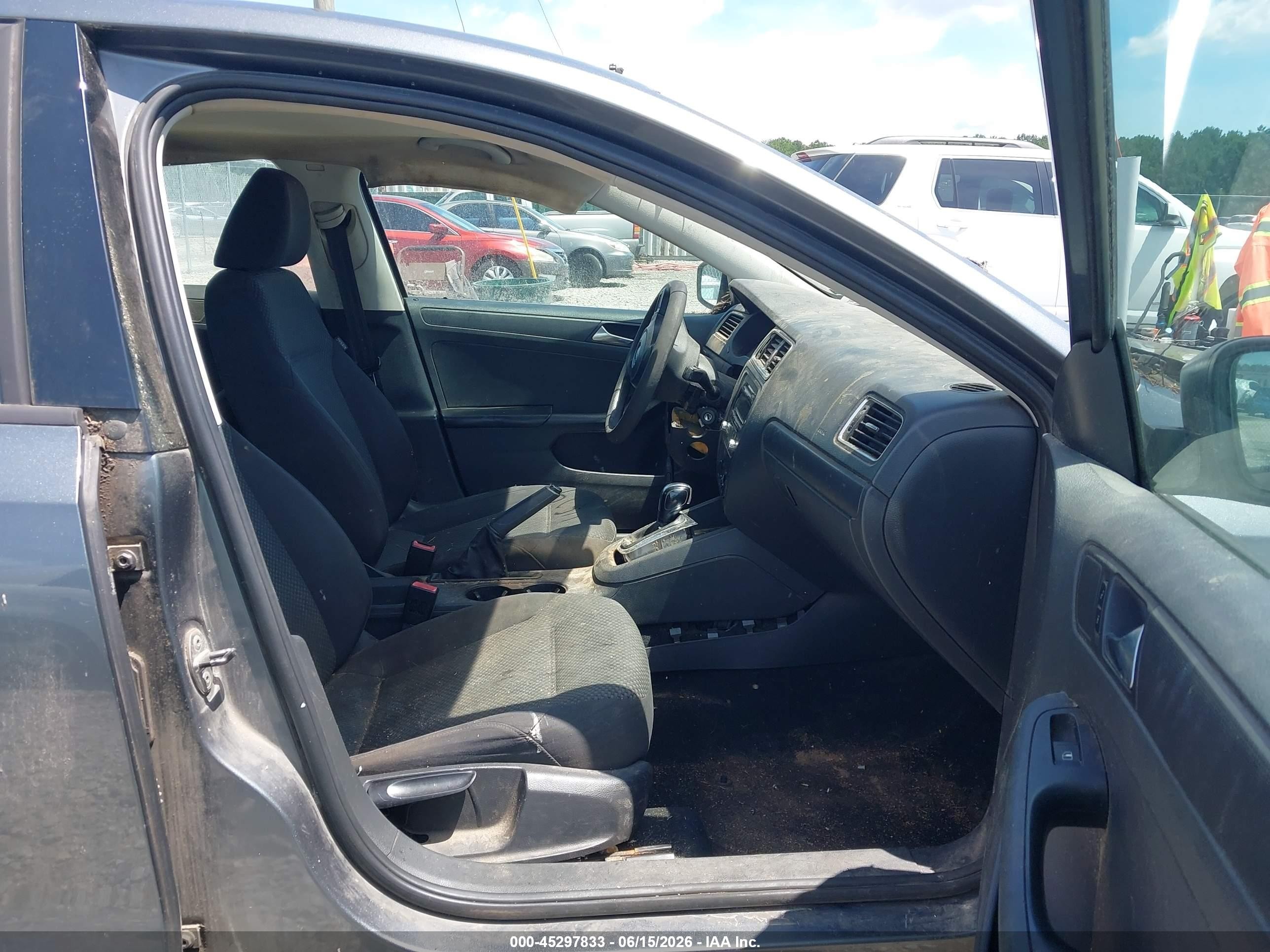 2013 Volkswagen Jetta 2.0l S Silver vin: 3VW2K7AJ5DM207714