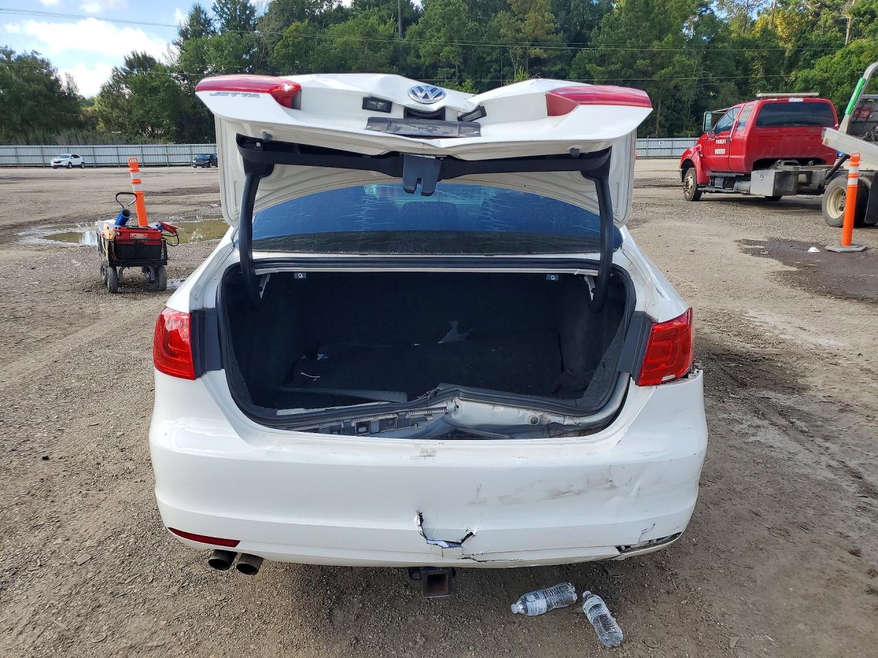 2013 Volkswagen Jetta Base White vin: 3VW2K7AJ5DM209690