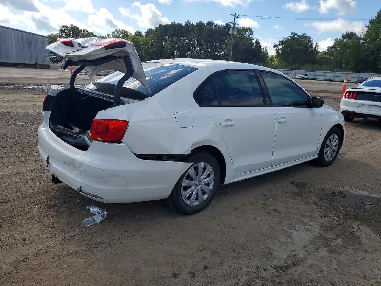 2013 Volkswagen Jetta Base White vin: 3VW2K7AJ5DM209690