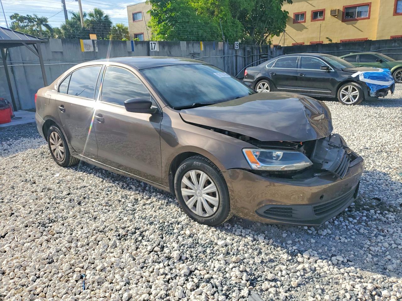 2013 Volkswagen Jetta Base Brown vin: 3VW2K7AJ5DM246853