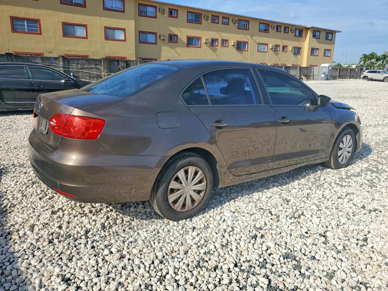 2013 Volkswagen Jetta Base Brown vin: 3VW2K7AJ5DM246853