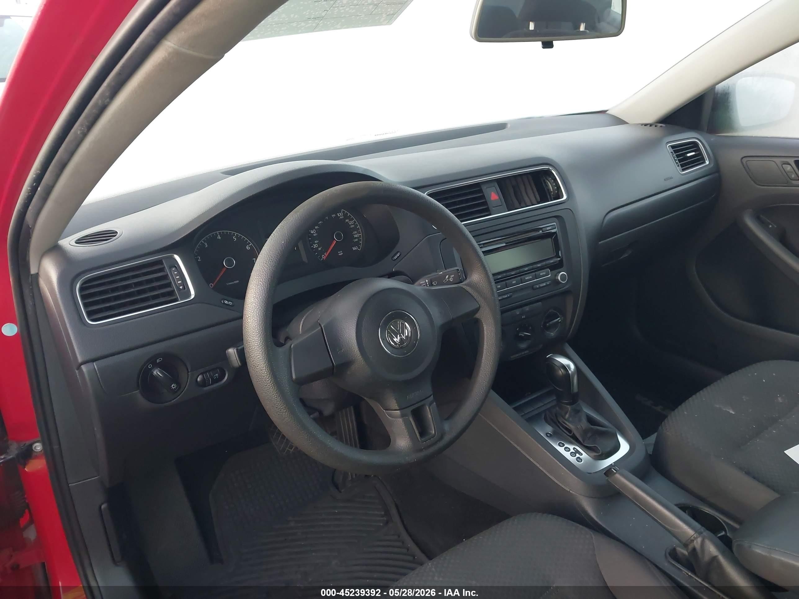 2013 Volkswagen Jetta 2.0l S Red vin: 3VW2K7AJ5DM260414