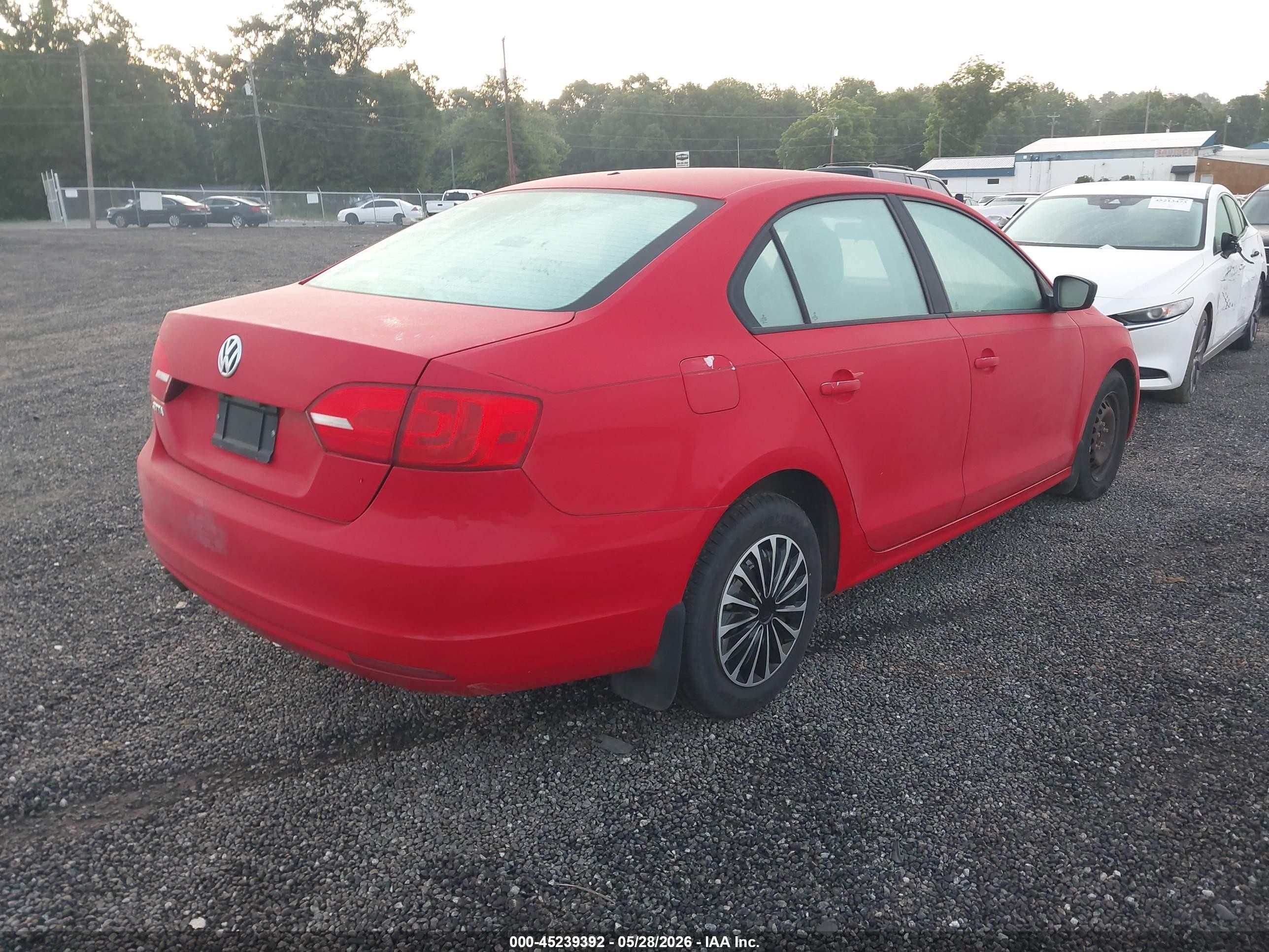 2013 Volkswagen Jetta 2.0l S Red vin: 3VW2K7AJ5DM260414