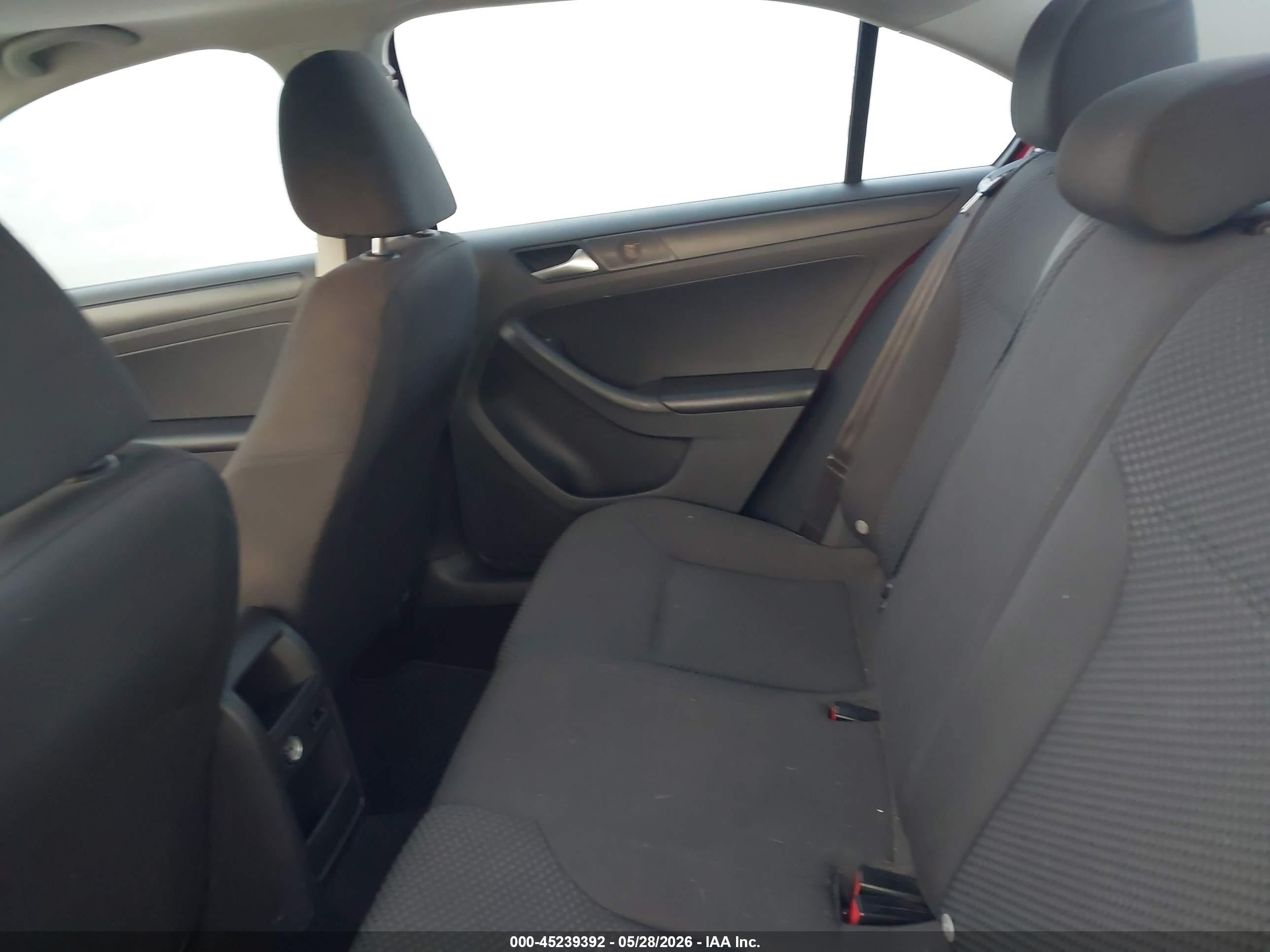 2013 Volkswagen Jetta 2.0l S Red vin: 3VW2K7AJ5DM260414