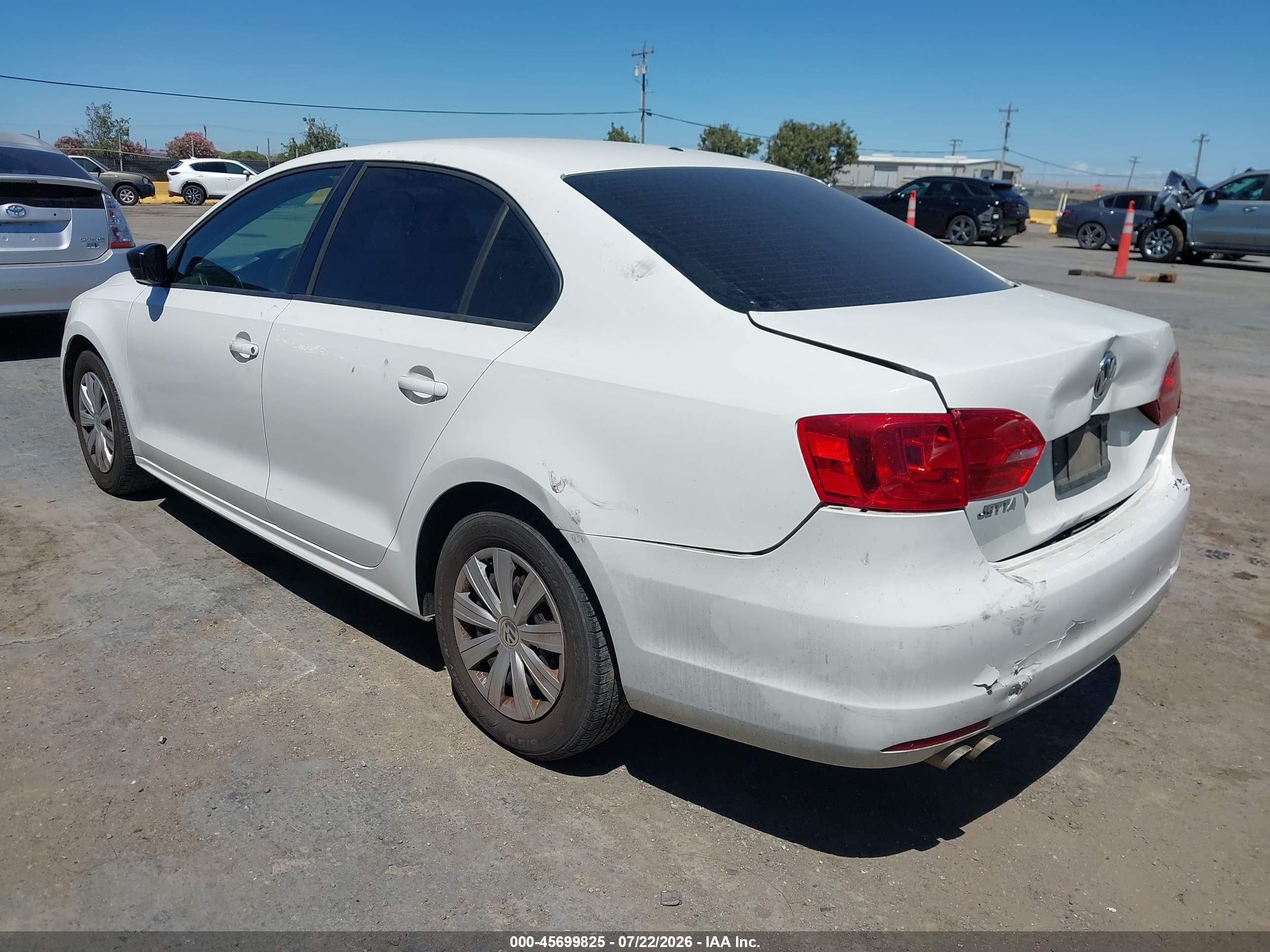 2013 Volkswagen Jetta 2.0l S White vin: 3VW2K7AJ5DM263815