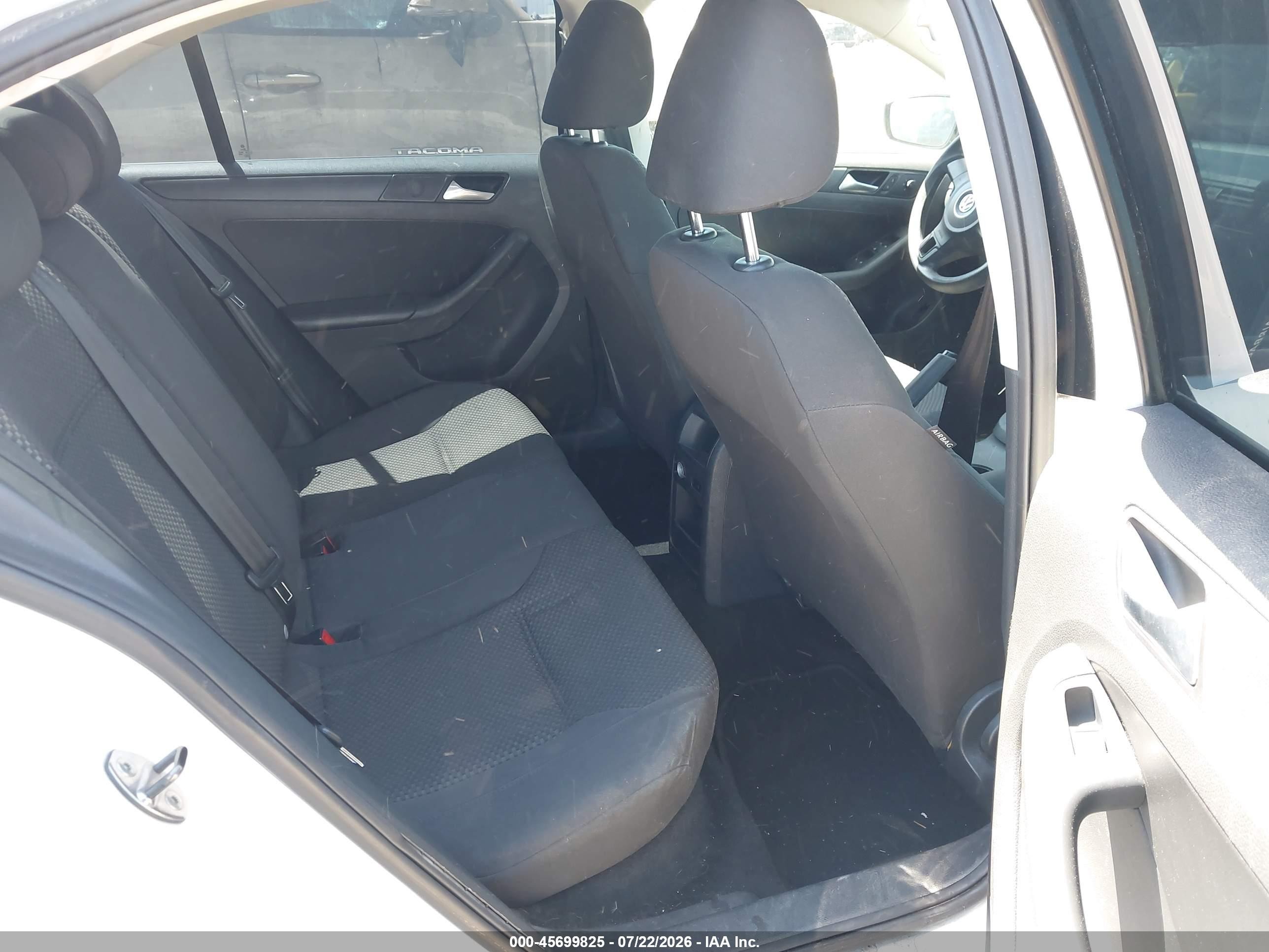 2013 Volkswagen Jetta 2.0l S White vin: 3VW2K7AJ5DM263815