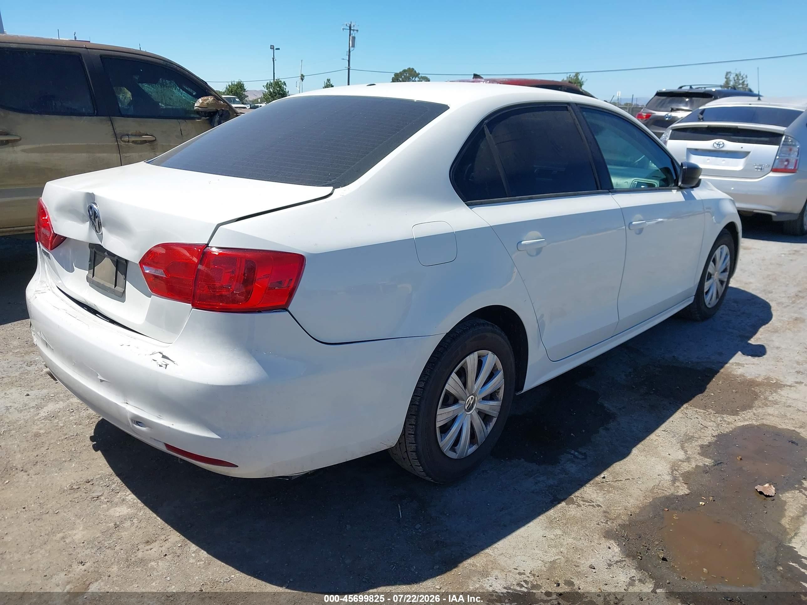 2013 Volkswagen Jetta 2.0l S White vin: 3VW2K7AJ5DM263815