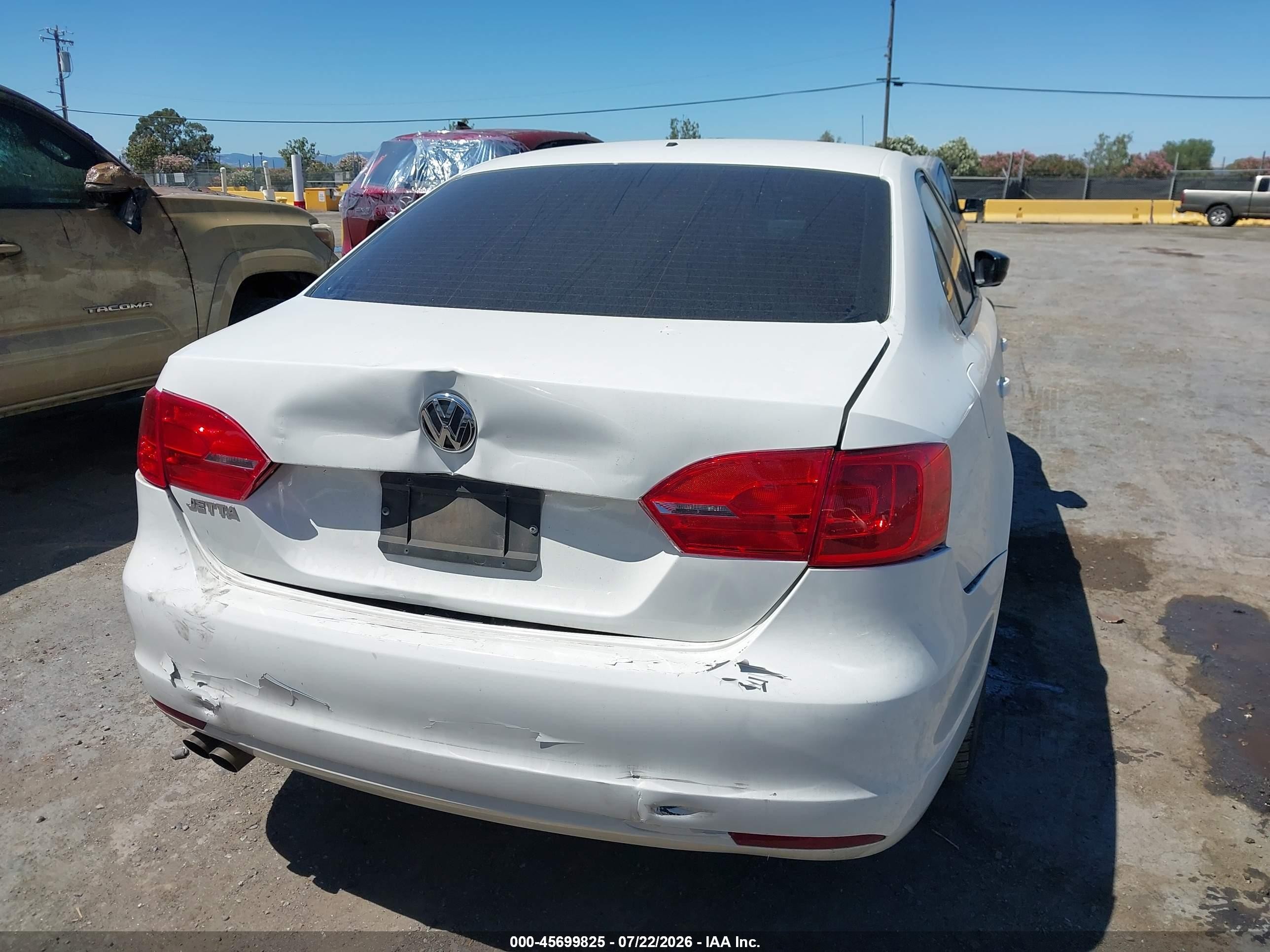 2013 Volkswagen Jetta 2.0l S White vin: 3VW2K7AJ5DM263815