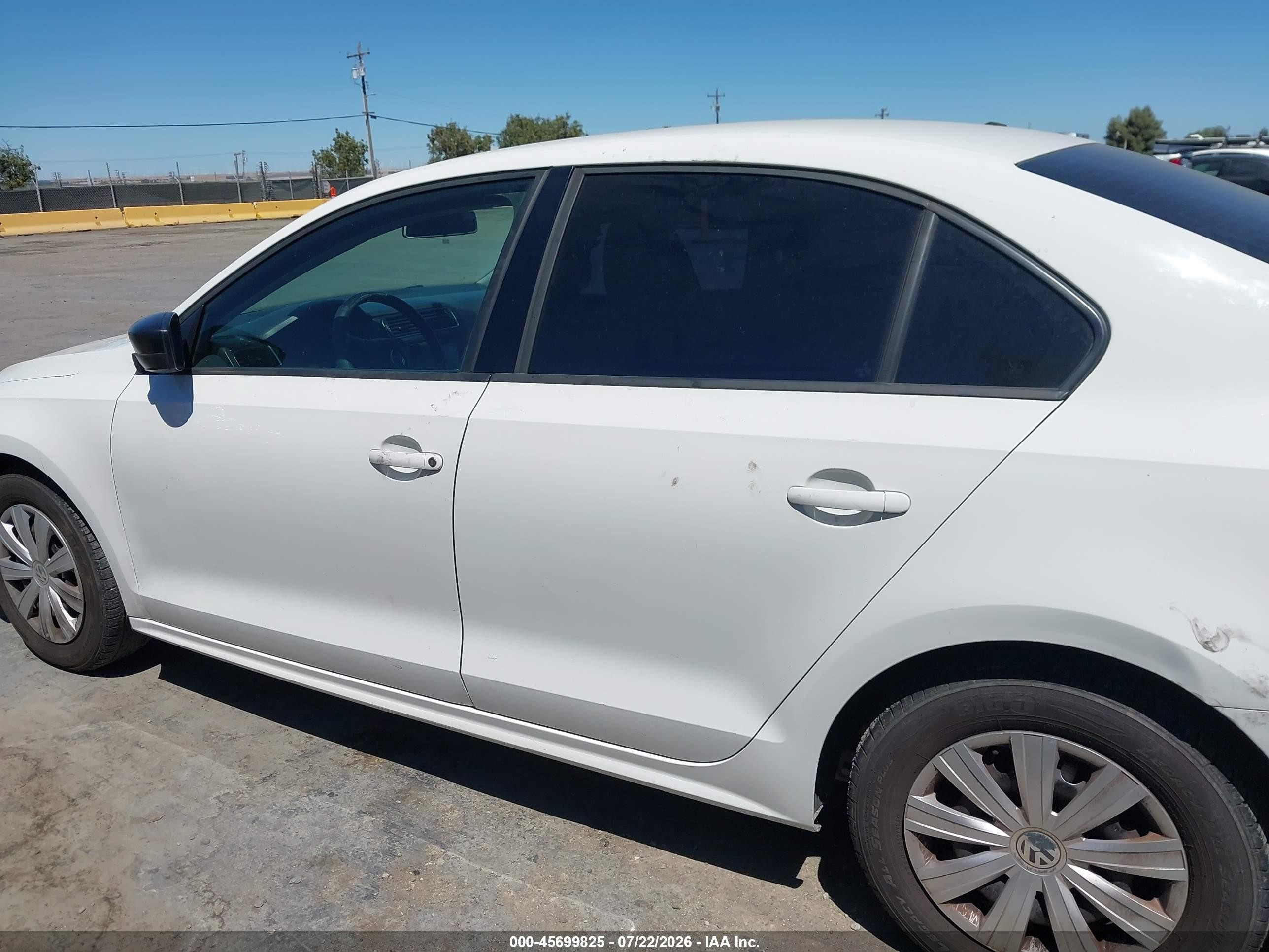 2013 Volkswagen Jetta 2.0l S White vin: 3VW2K7AJ5DM263815