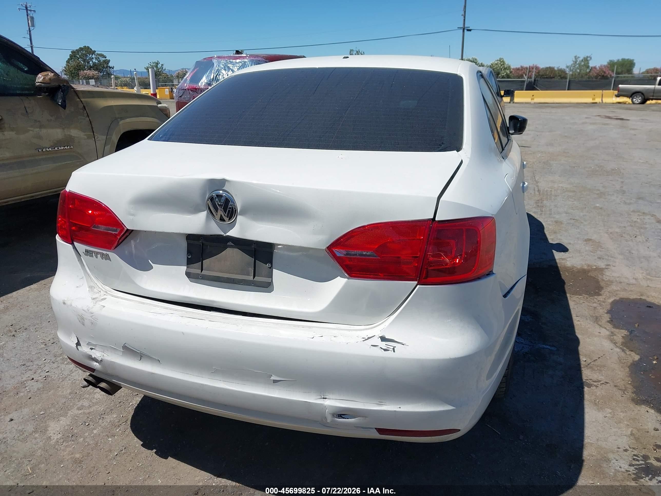 2013 Volkswagen Jetta 2.0l S White vin: 3VW2K7AJ5DM263815