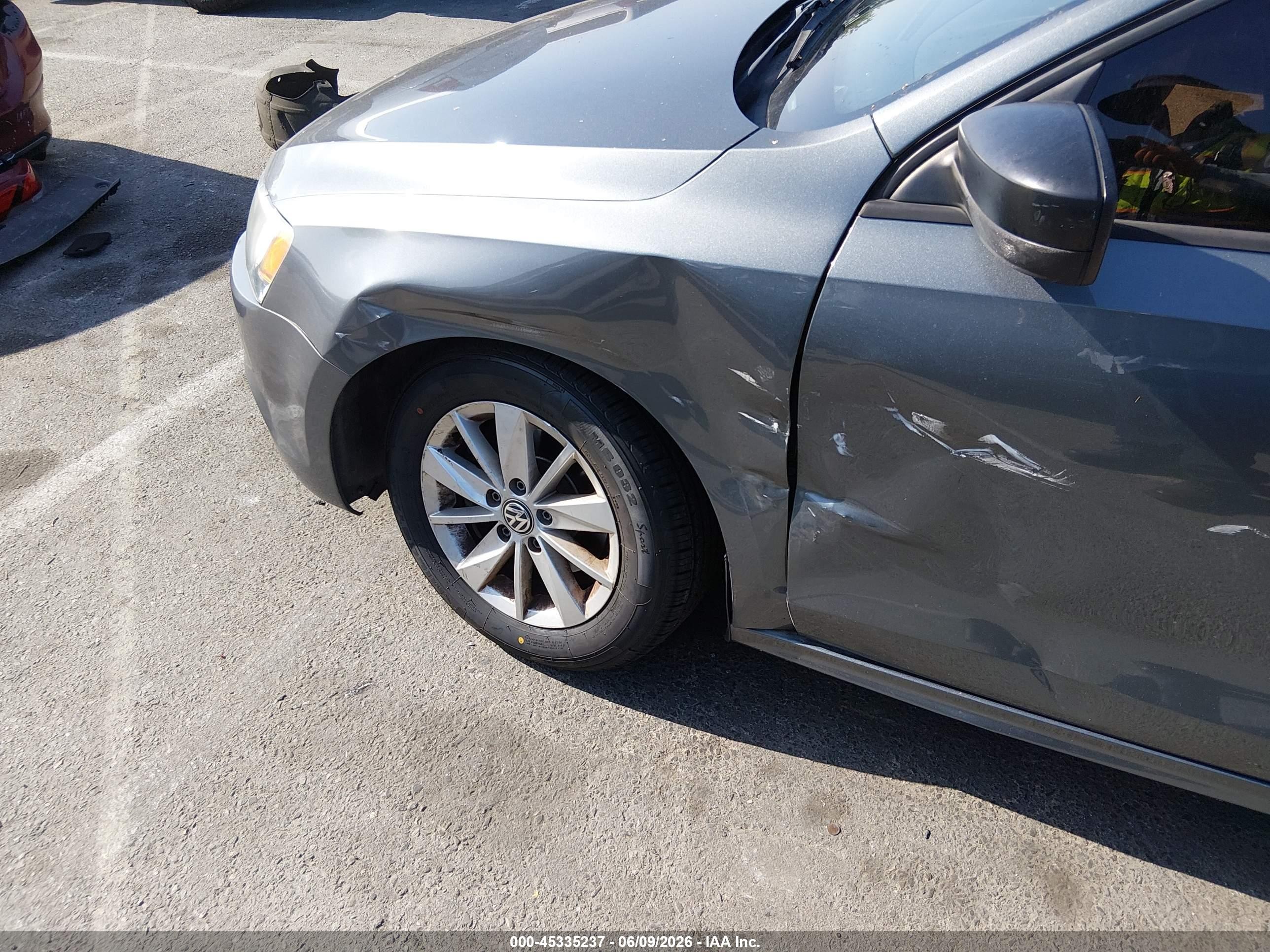 2013 Volkswagen Jetta 2.0l S Blue vin: 3VW2K7AJ5DM297785