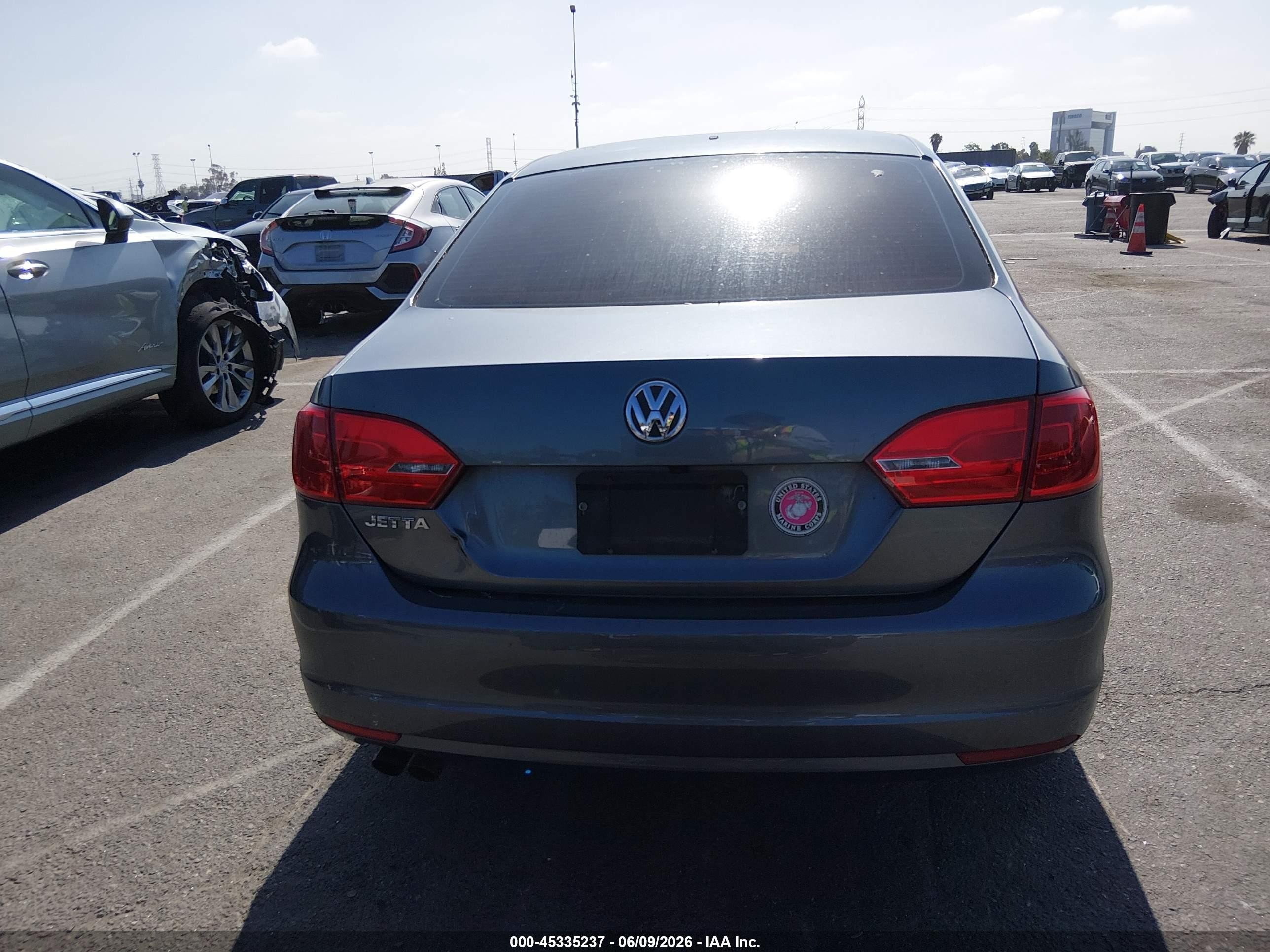 2013 Volkswagen Jetta 2.0l S Blue vin: 3VW2K7AJ5DM297785