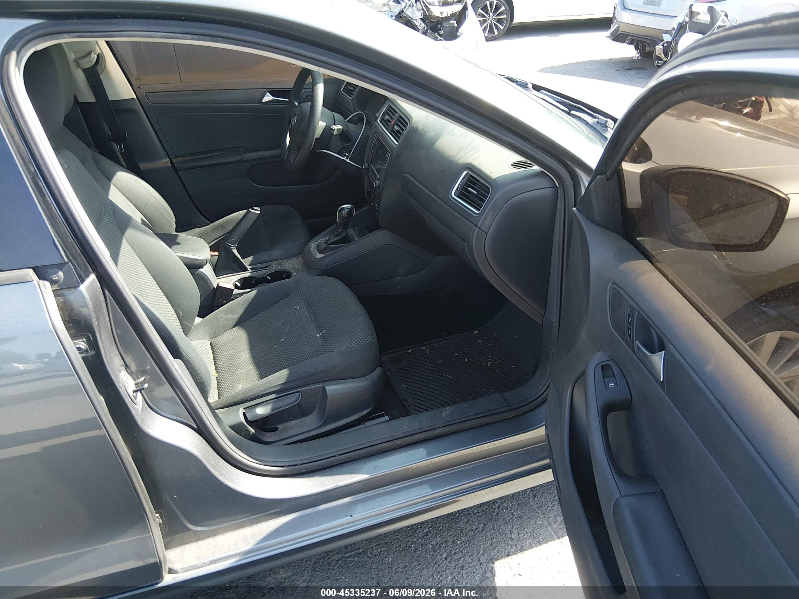 2013 Volkswagen Jetta 2.0l S Blue vin: 3VW2K7AJ5DM297785