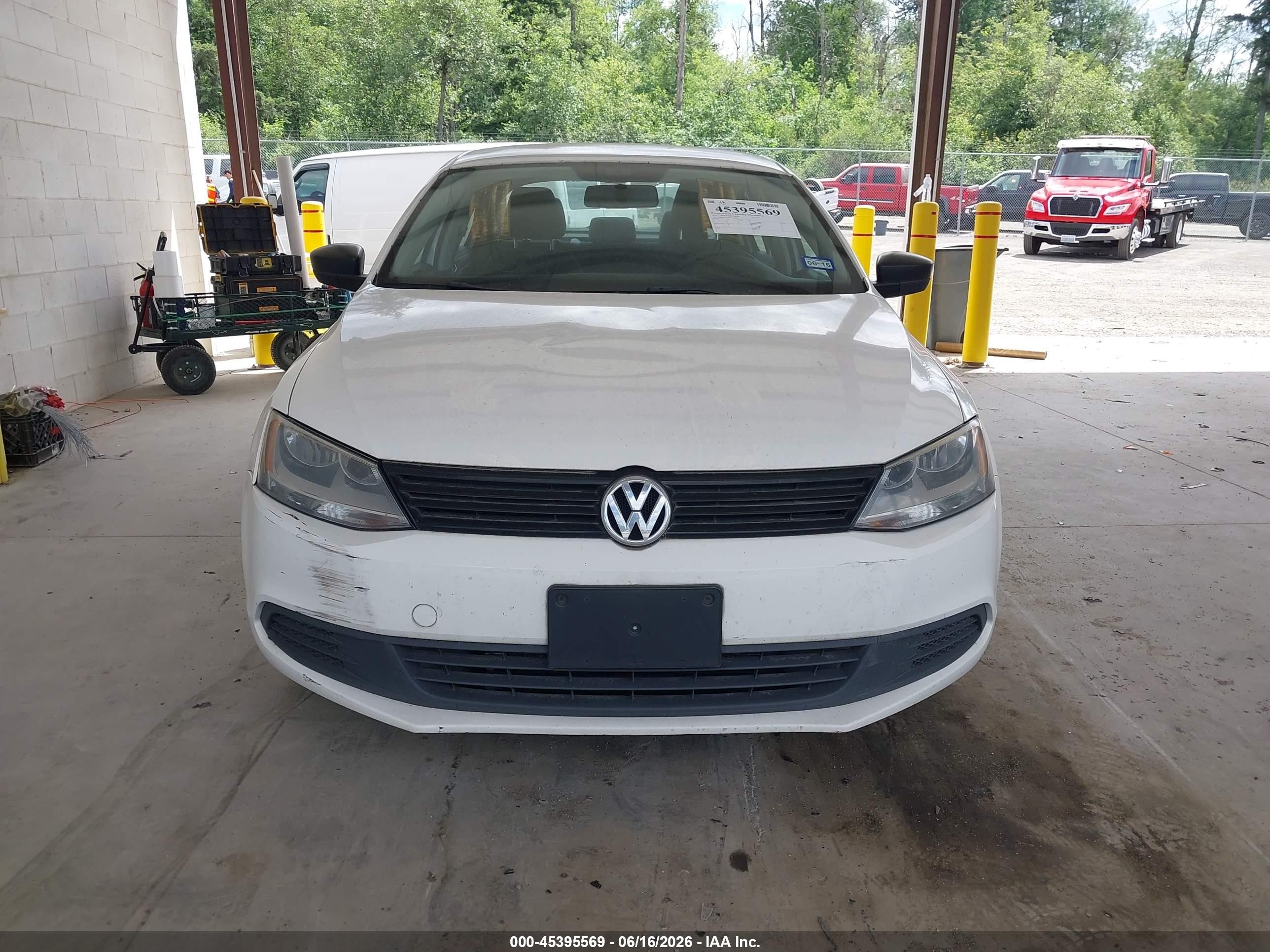 2013 Volkswagen Jetta 2.0l S White vin: 3VW2K7AJ5DM351568