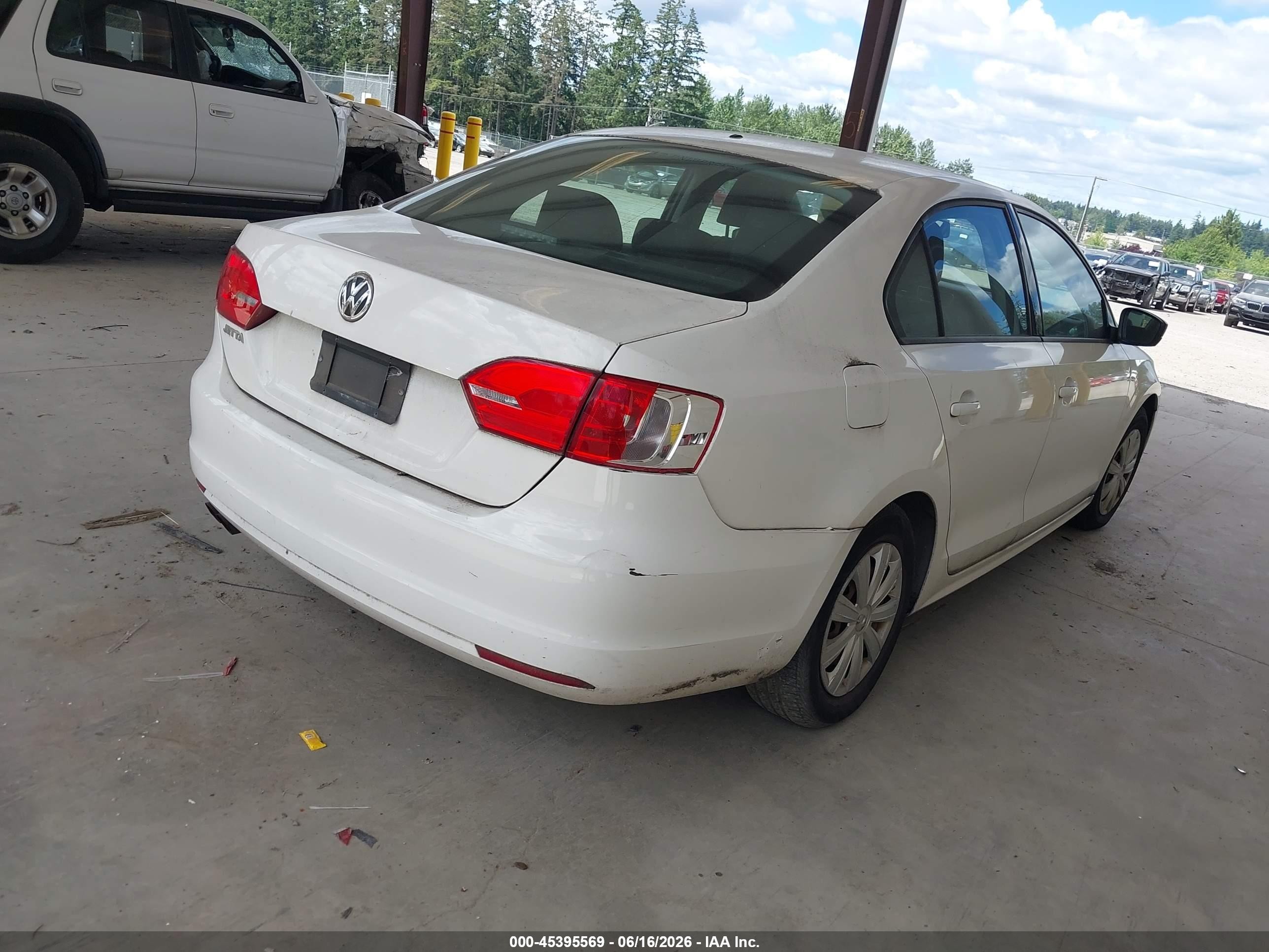 2013 Volkswagen Jetta 2.0l S White vin: 3VW2K7AJ5DM351568