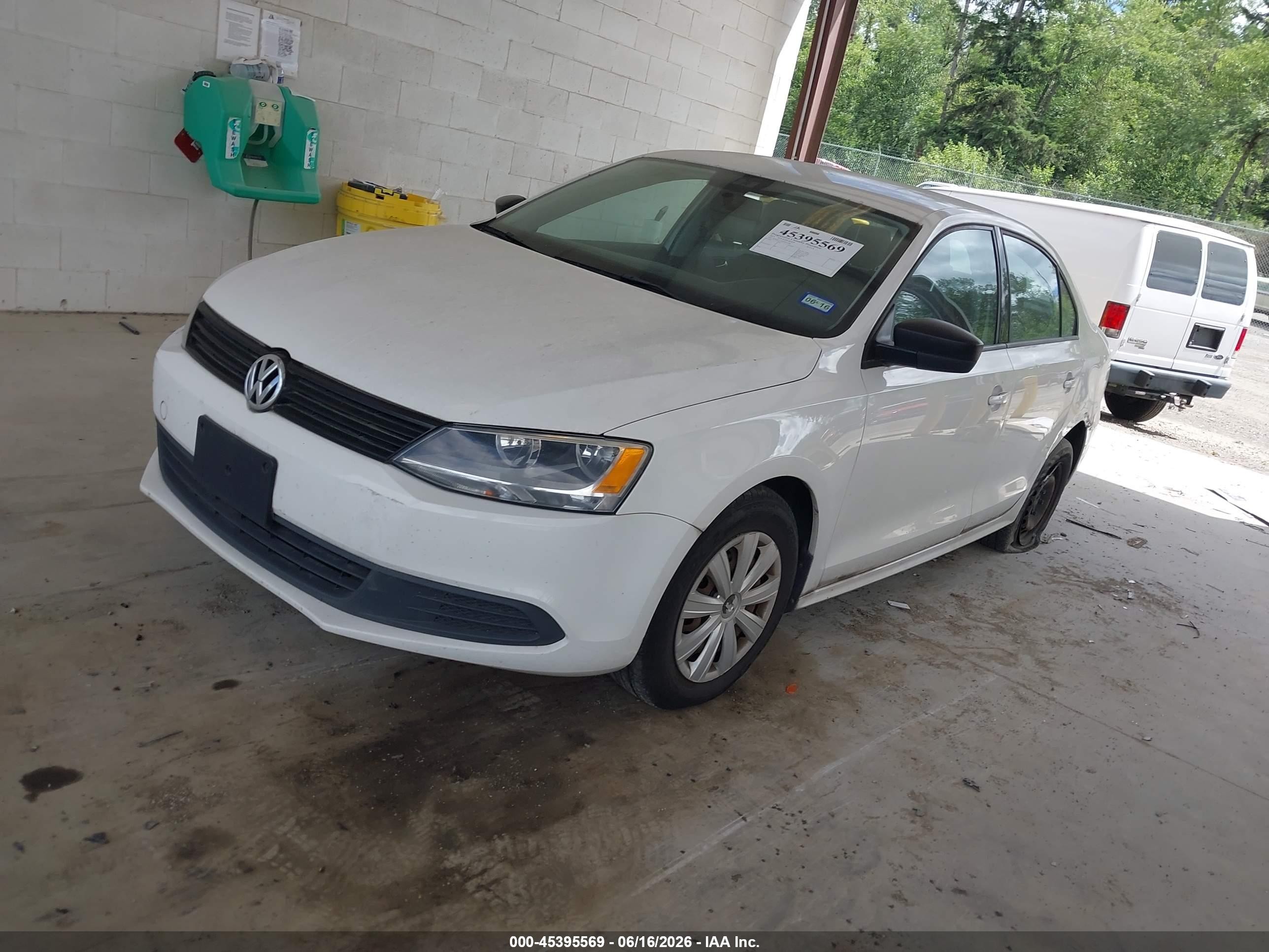 2013 Volkswagen Jetta 2.0l S White vin: 3VW2K7AJ5DM351568