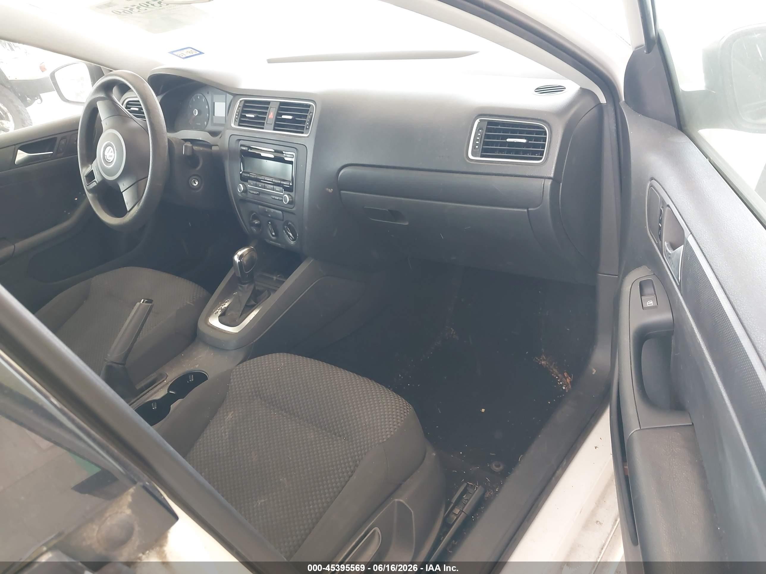 2013 Volkswagen Jetta 2.0l S White vin: 3VW2K7AJ5DM351568