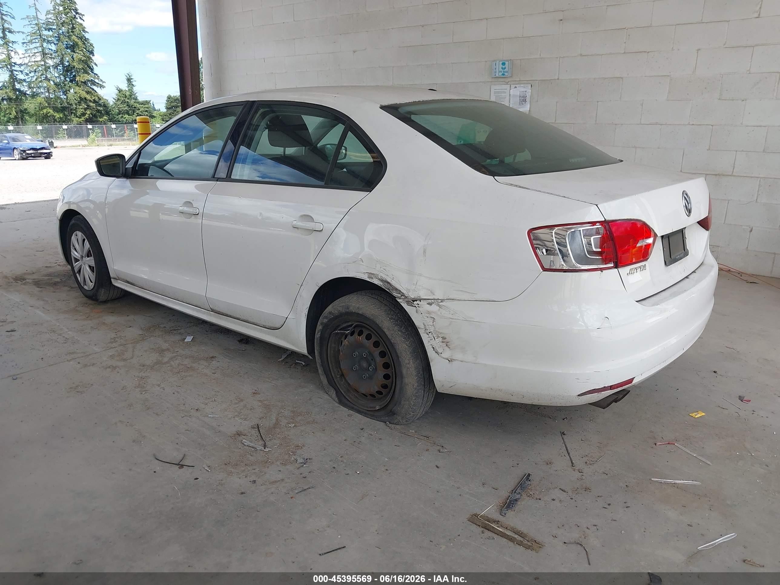 2013 Volkswagen Jetta 2.0l S White vin: 3VW2K7AJ5DM351568