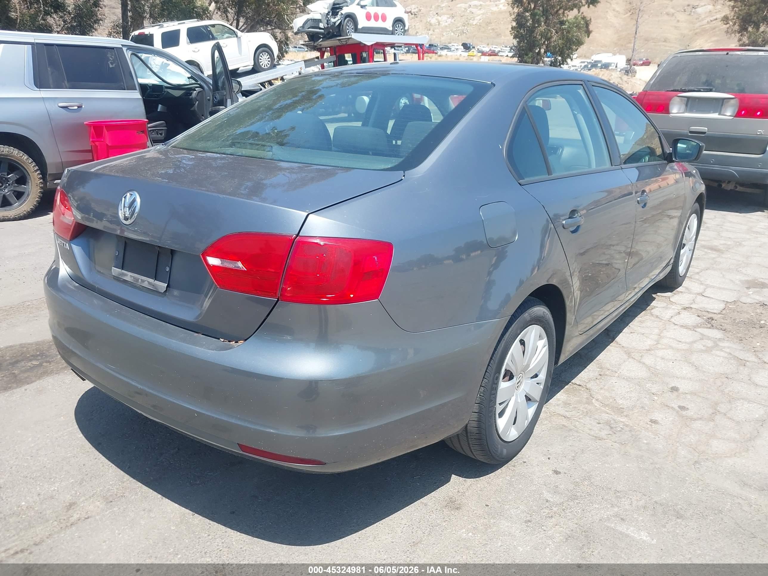 2013 Volkswagen Jetta 2.0l S Gray vin: 3VW2K7AJ5DM363333