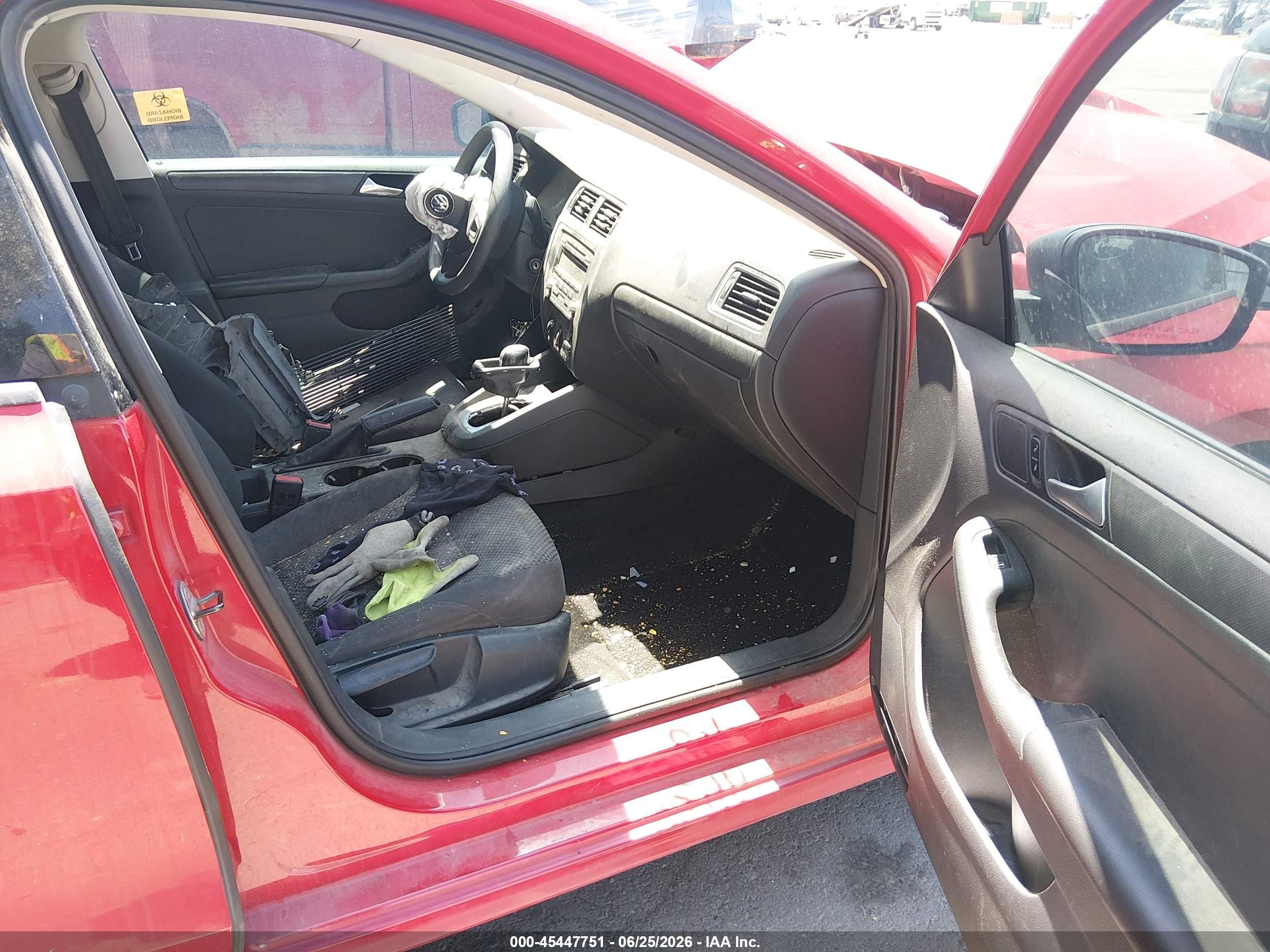 2013 Volkswagen Jetta 2.0l S Red vin: 3VW2K7AJ5DM402423