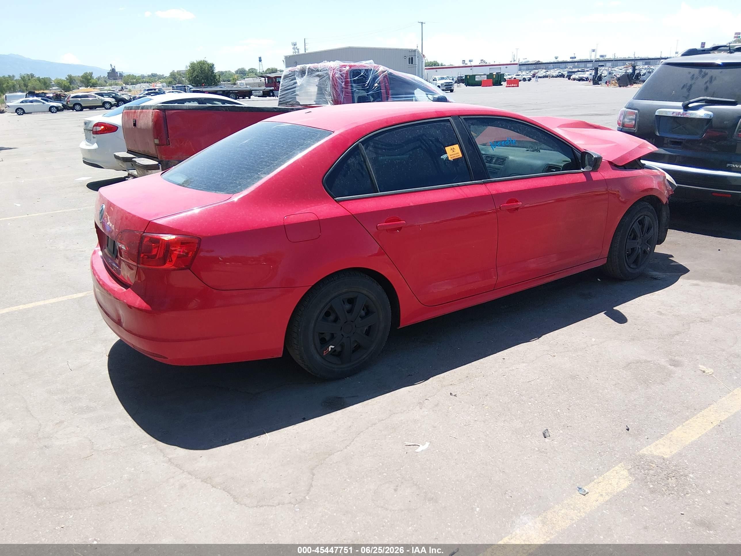 2013 Volkswagen Jetta 2.0l S Red vin: 3VW2K7AJ5DM402423