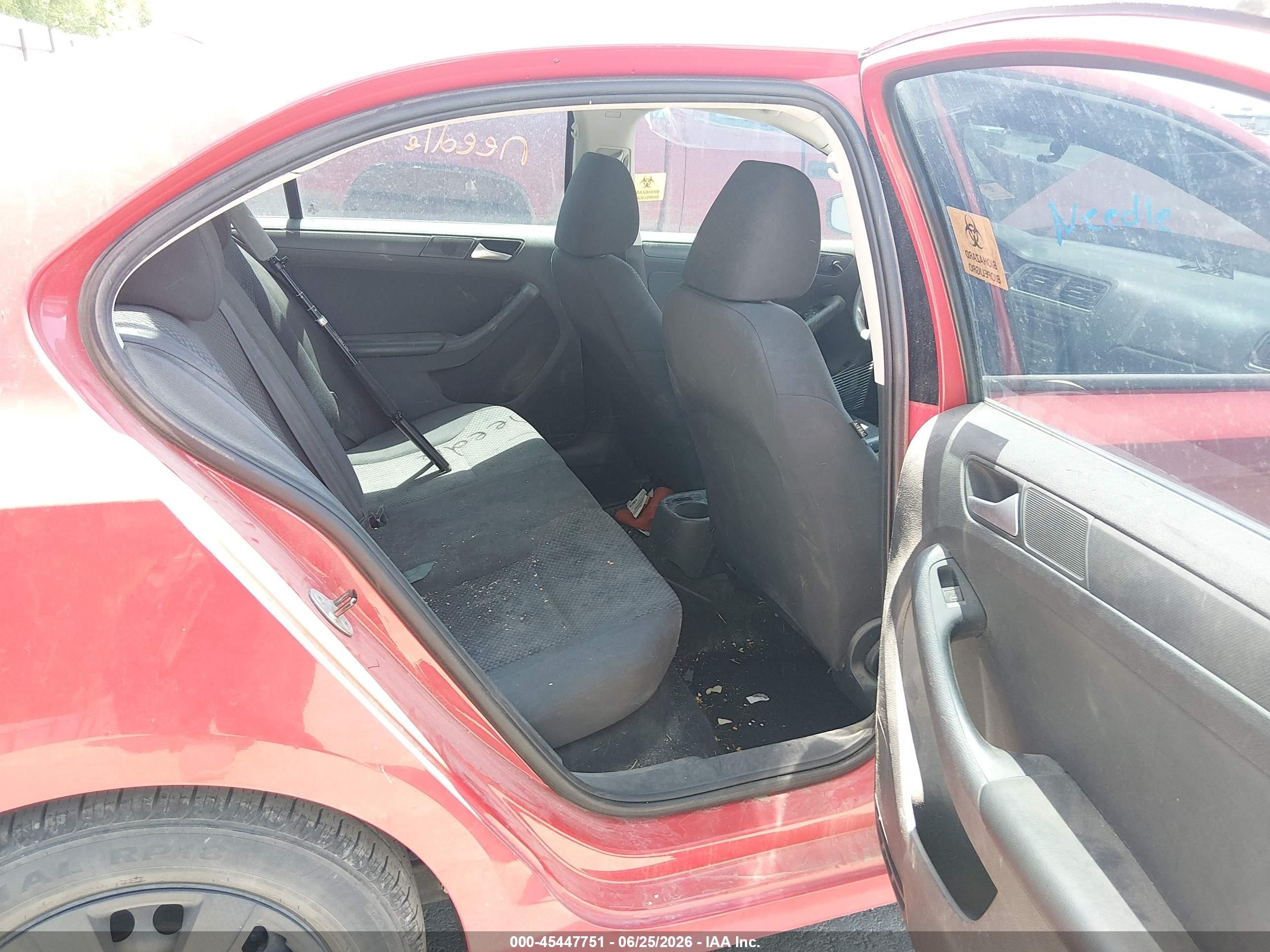2013 Volkswagen Jetta 2.0l S Red vin: 3VW2K7AJ5DM402423