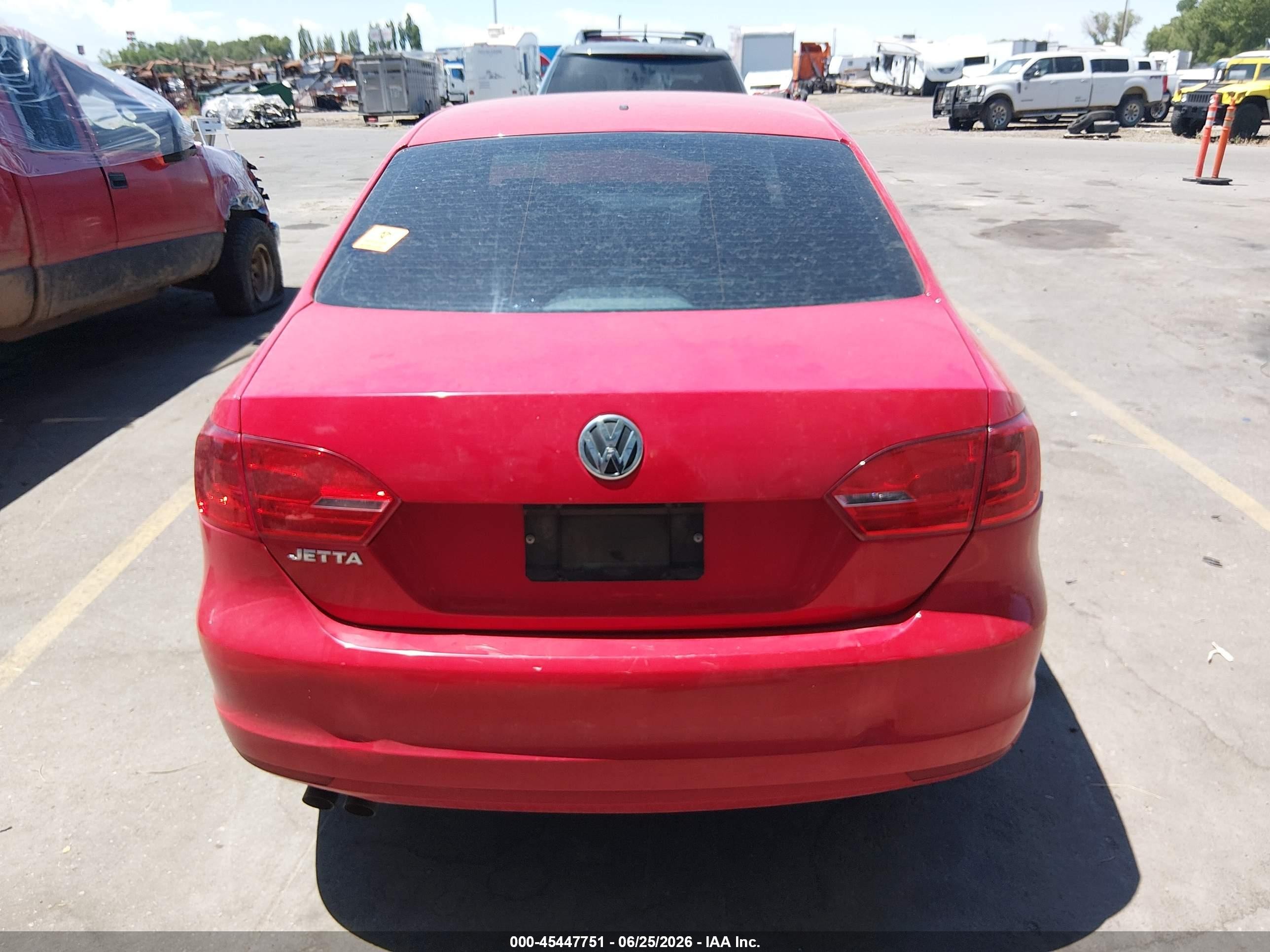 2013 Volkswagen Jetta 2.0l S Red vin: 3VW2K7AJ5DM402423