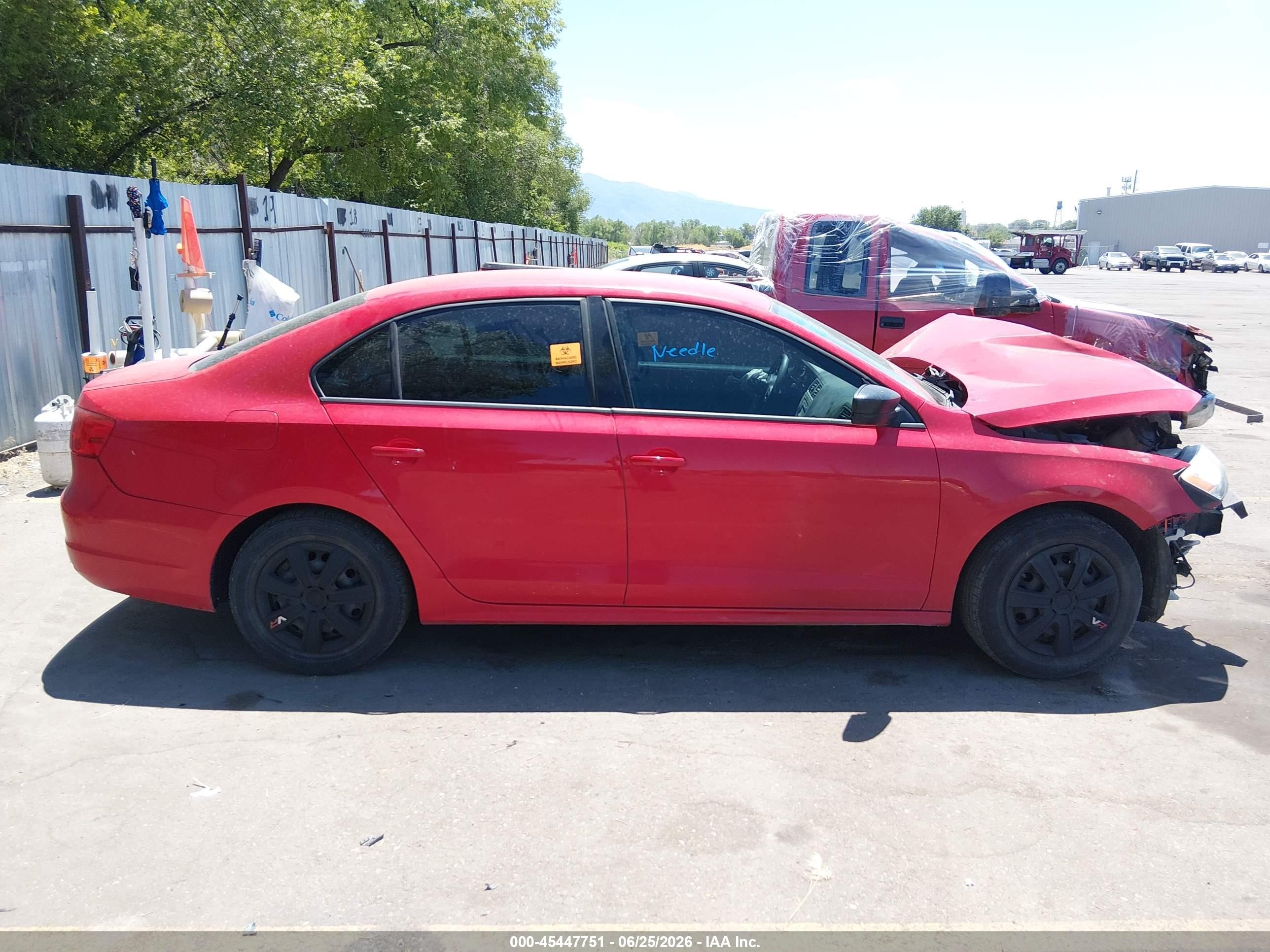 2013 Volkswagen Jetta 2.0l S Red vin: 3VW2K7AJ5DM402423