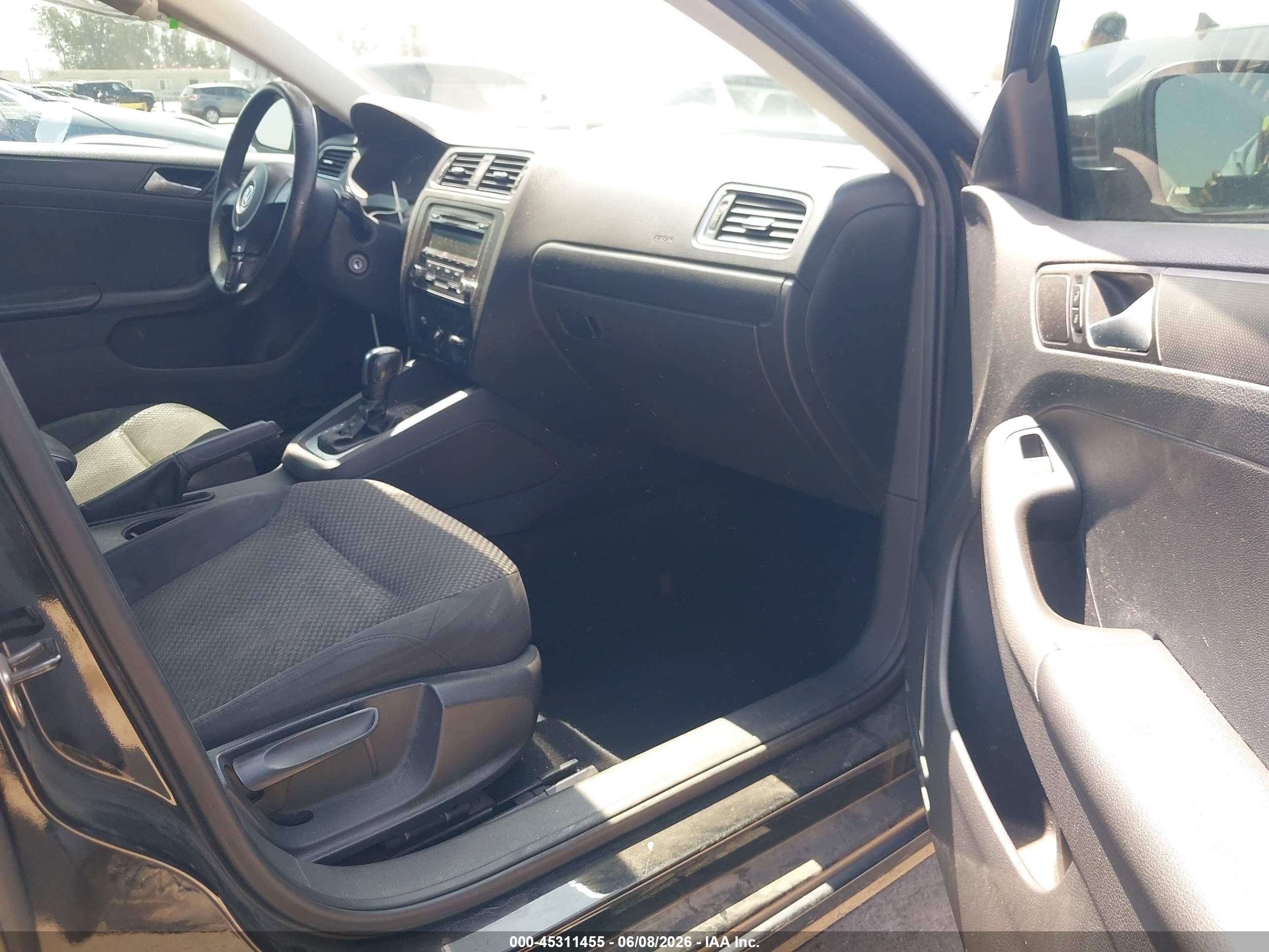 2014 Volkswagen Jetta 2.0l S Черный vin: 3VW2K7AJ5EM383082